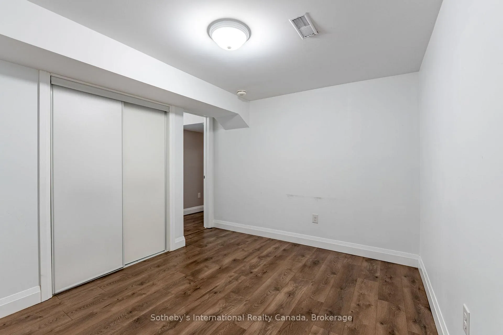 Photo 45 of 23 Carr Drive, Barrie, Letitia Heights — HOMEH