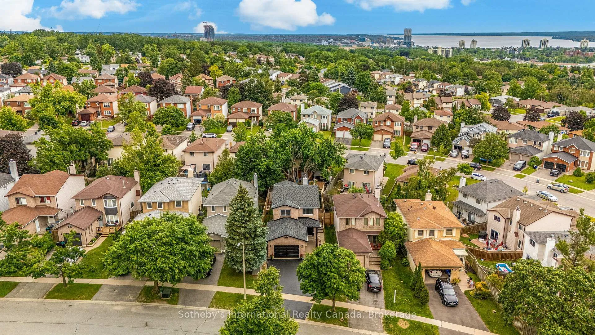 Photo 48 of 23 Carr Drive, Barrie, Letitia Heights — HOMEH