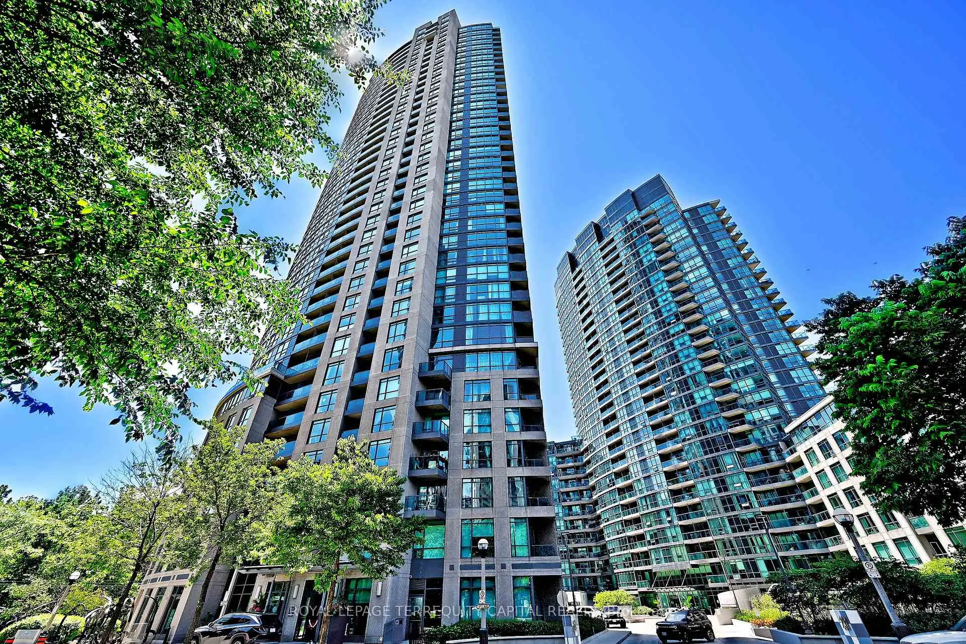Photo 2 of Unit 405, 219 Fort York Boulevard, Toronto, Waterfront Communities — HOMEH
