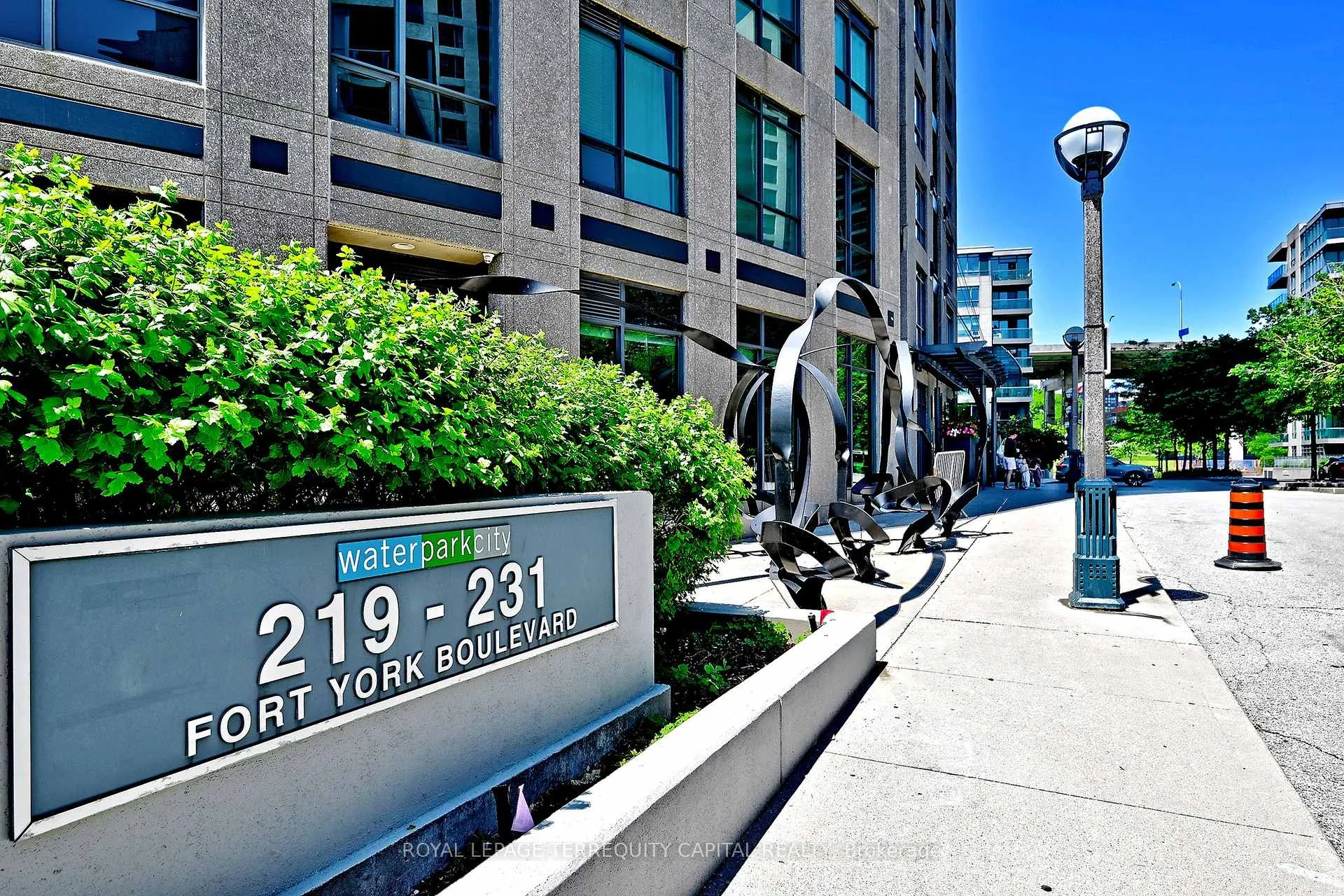 Photo 4 of Unit 405, 219 Fort York Boulevard, Toronto, Waterfront Communities — HOMEH