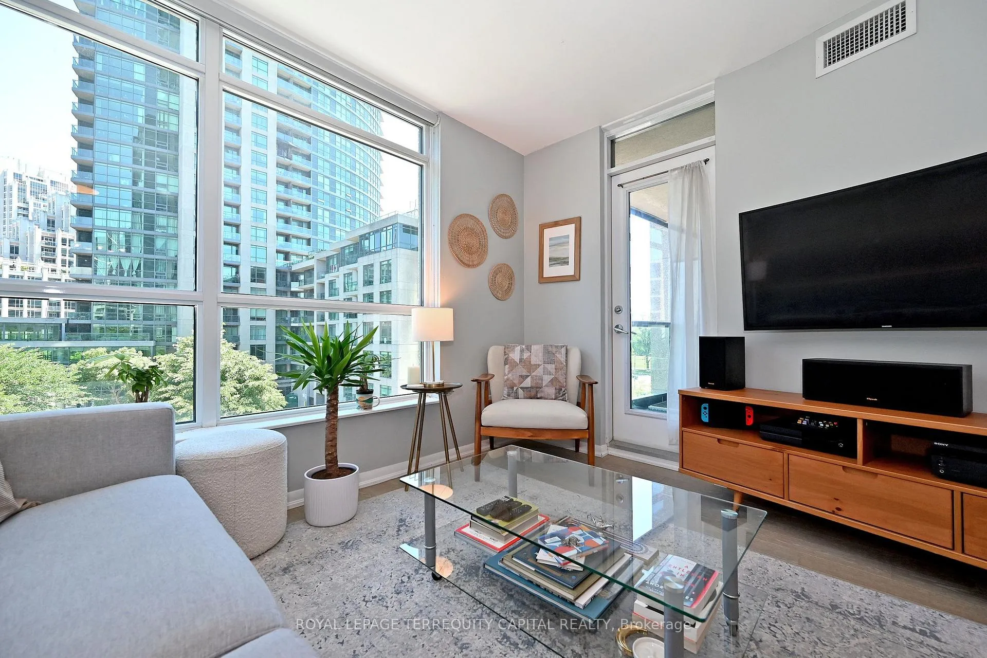 Photo 20 of Unit 405, 219 Fort York Boulevard, Toronto, Waterfront Communities — HOMEH