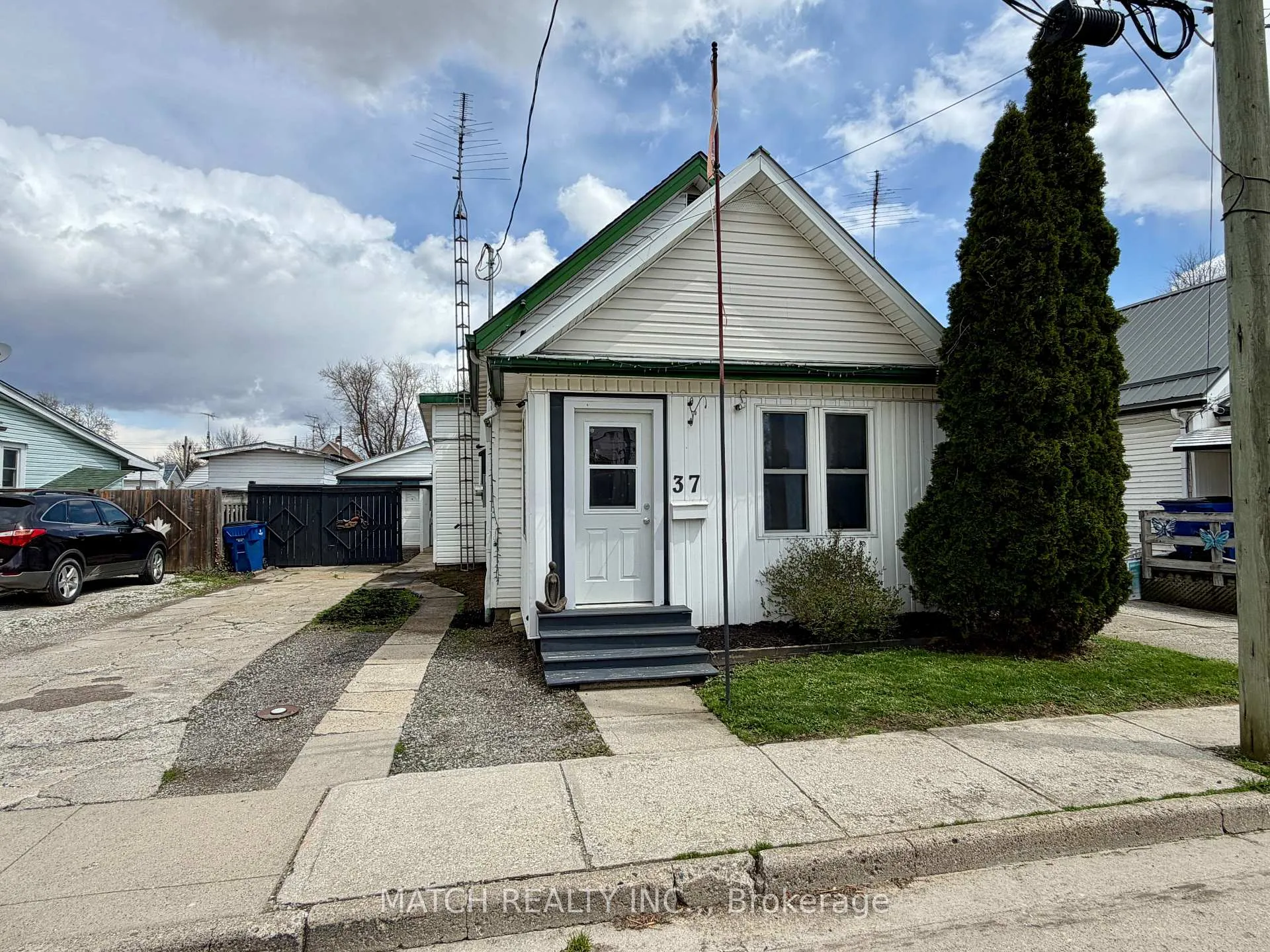 Front of 37 Foster Street