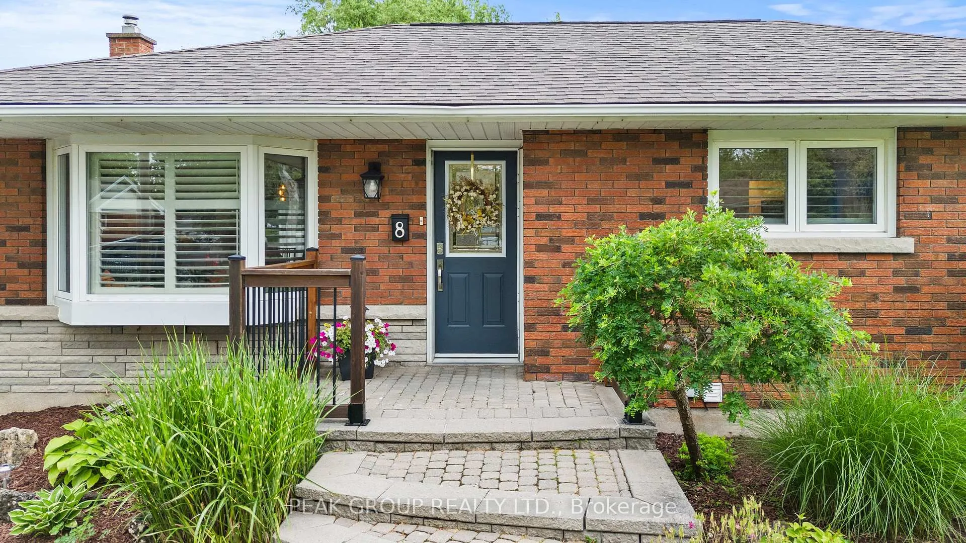 Photo 3 of 8 Roxanne Drive, St. Catharines, Bunting/Linwell — HOMEH