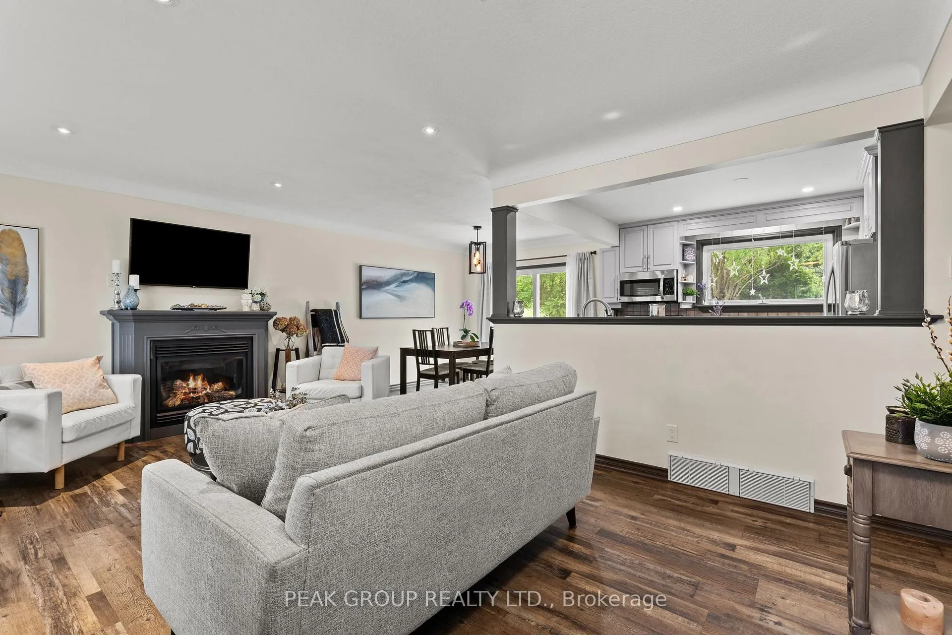 Photo 5 of 8 Roxanne Drive, St. Catharines, Bunting/Linwell — HOMEH