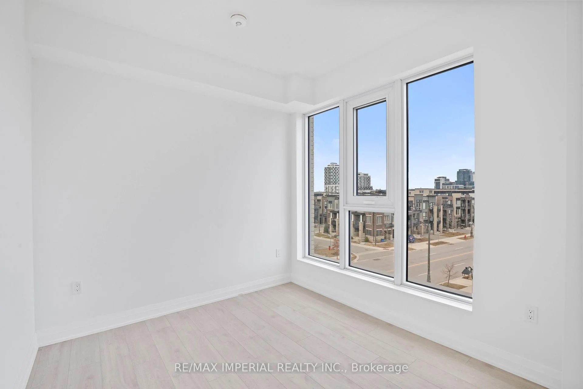 Photo 12 of Unit 423, 412 Silver Maple Road, Oakville, Joshua Meadows — HOMEH