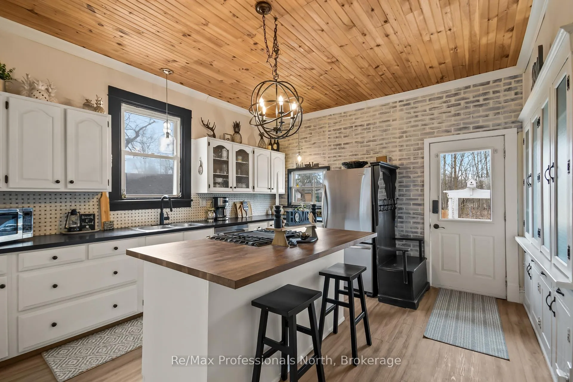 Photo 2 of 191 Phillip Street W, Gravenhurst, Muskoka (S) — HOMEH