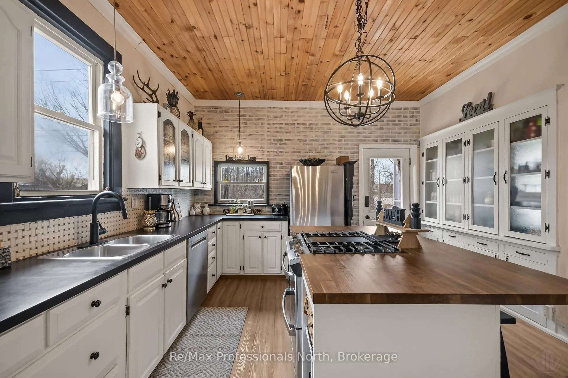 Photo 3 of 191 Phillip Street W, Gravenhurst, Muskoka (S) — HOMEH