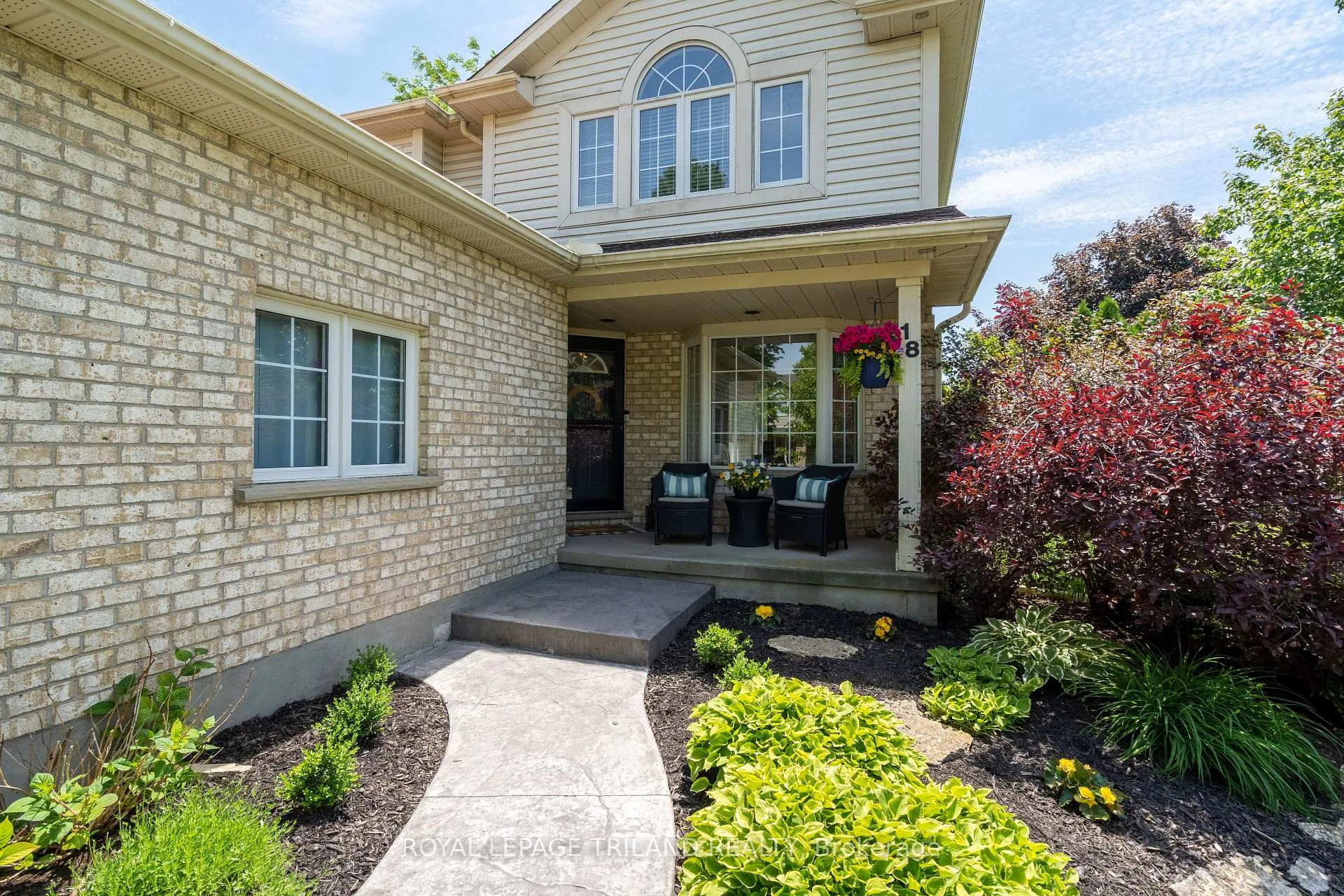 Photo 3 of 18 Sifton Drive, St. Thomas — HOMEH