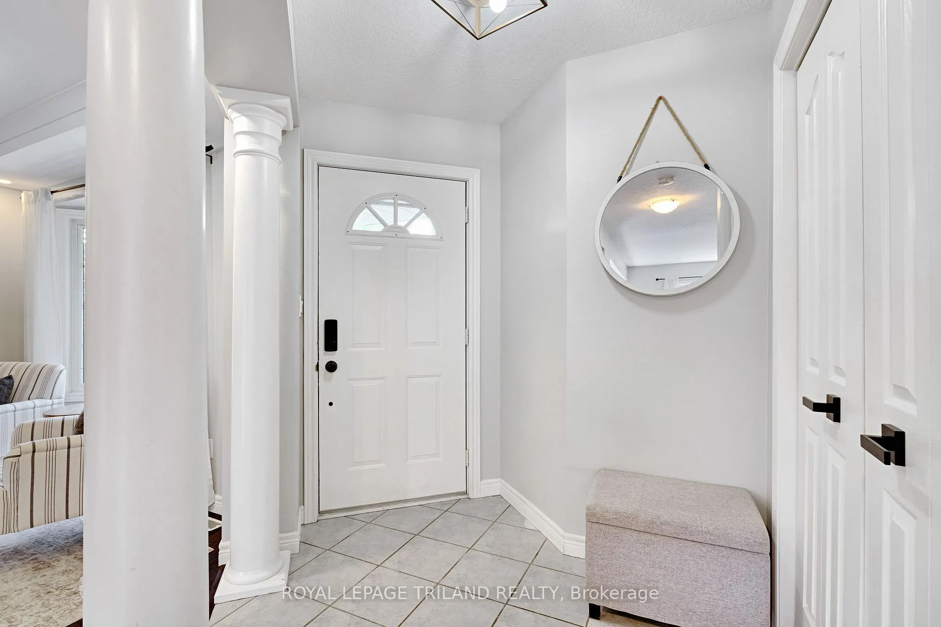 Photo 4 of 18 Sifton Drive, St. Thomas — HOMEH