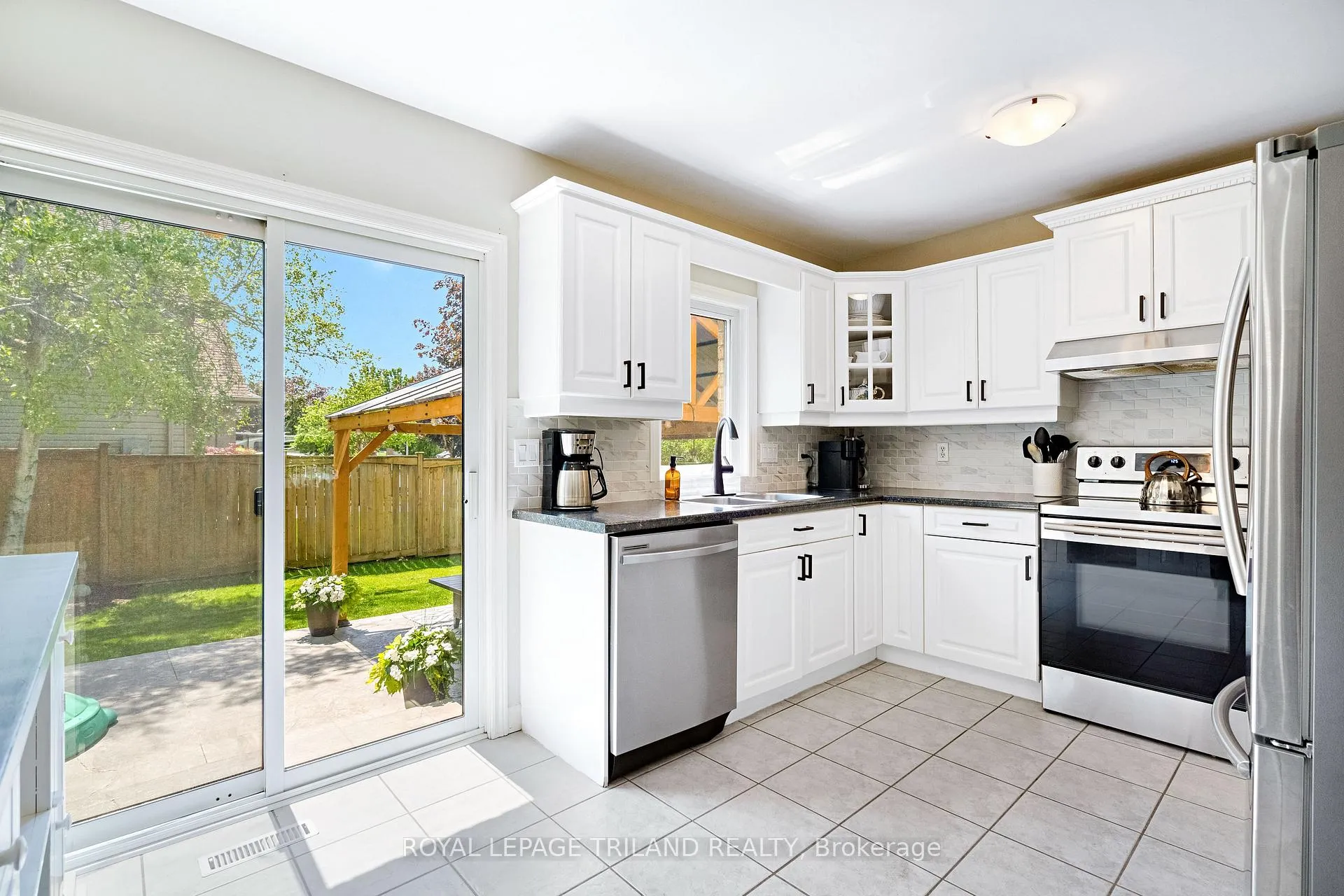 Photo 12 of 18 Sifton Drive, St. Thomas — HOMEH