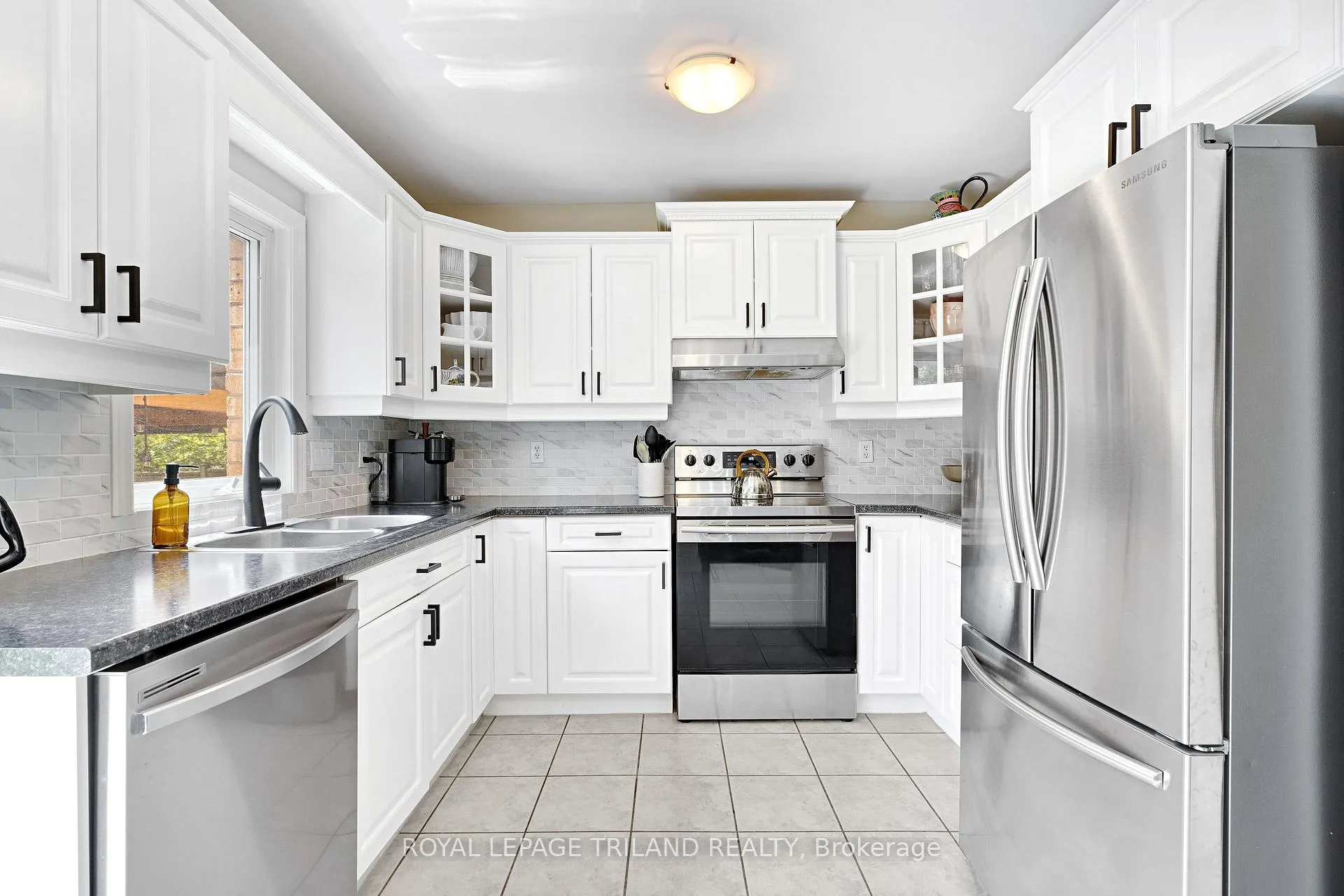 Photo 13 of 18 Sifton Drive, St. Thomas — HOMEH