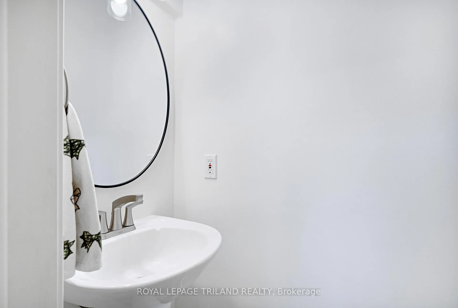 Photo 17 of 18 Sifton Drive, St. Thomas — HOMEH