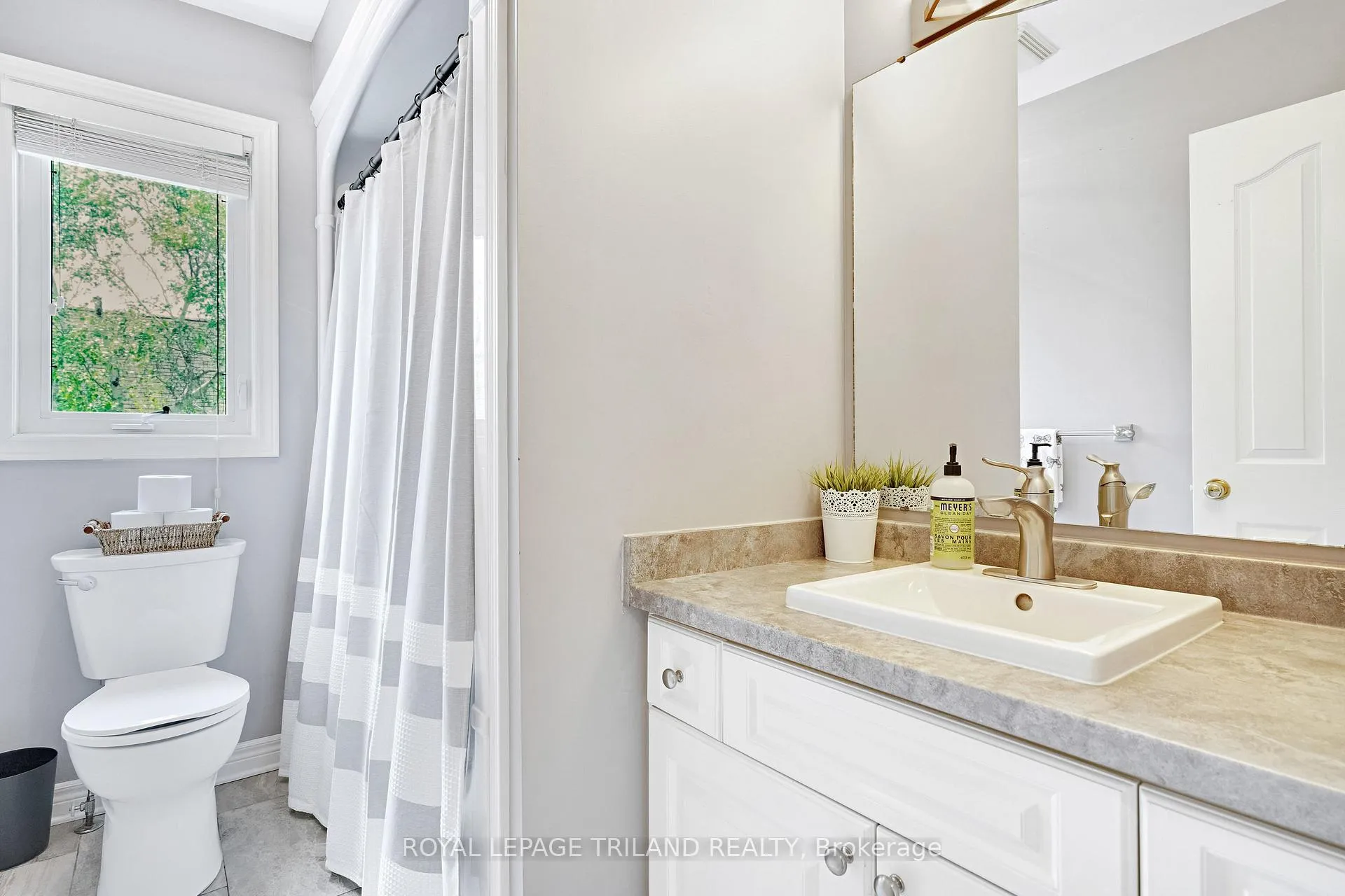 Photo 25 of 18 Sifton Drive, St. Thomas — HOMEH