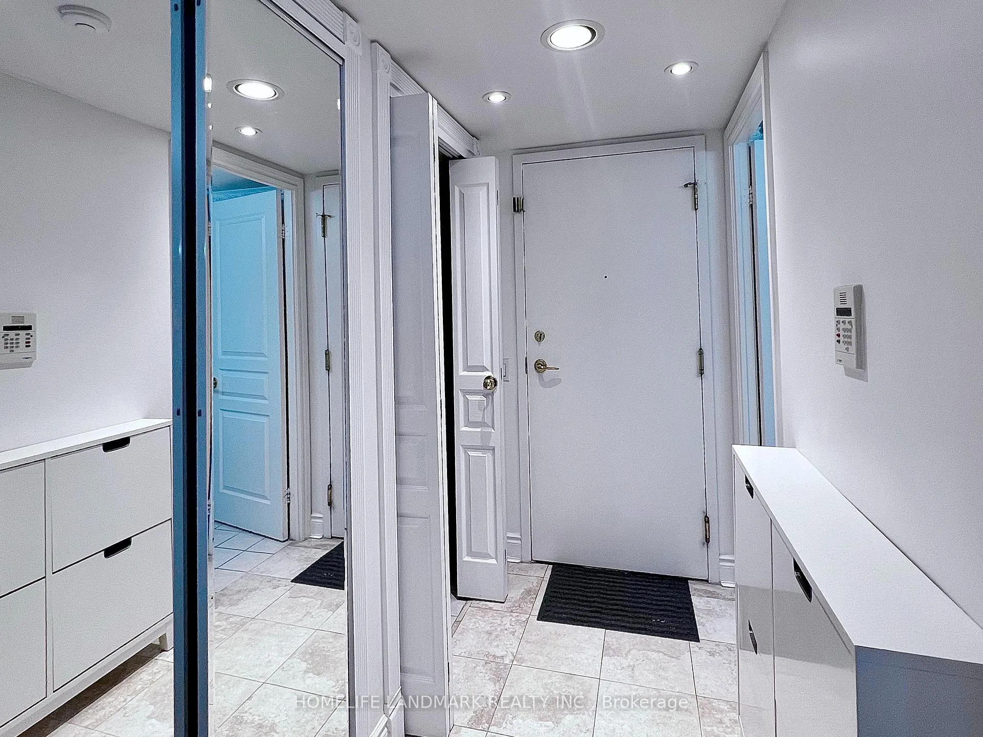 Photo 4 of Unit 809, 5 Northtown Way, North York, Willowdale East — HOMEH