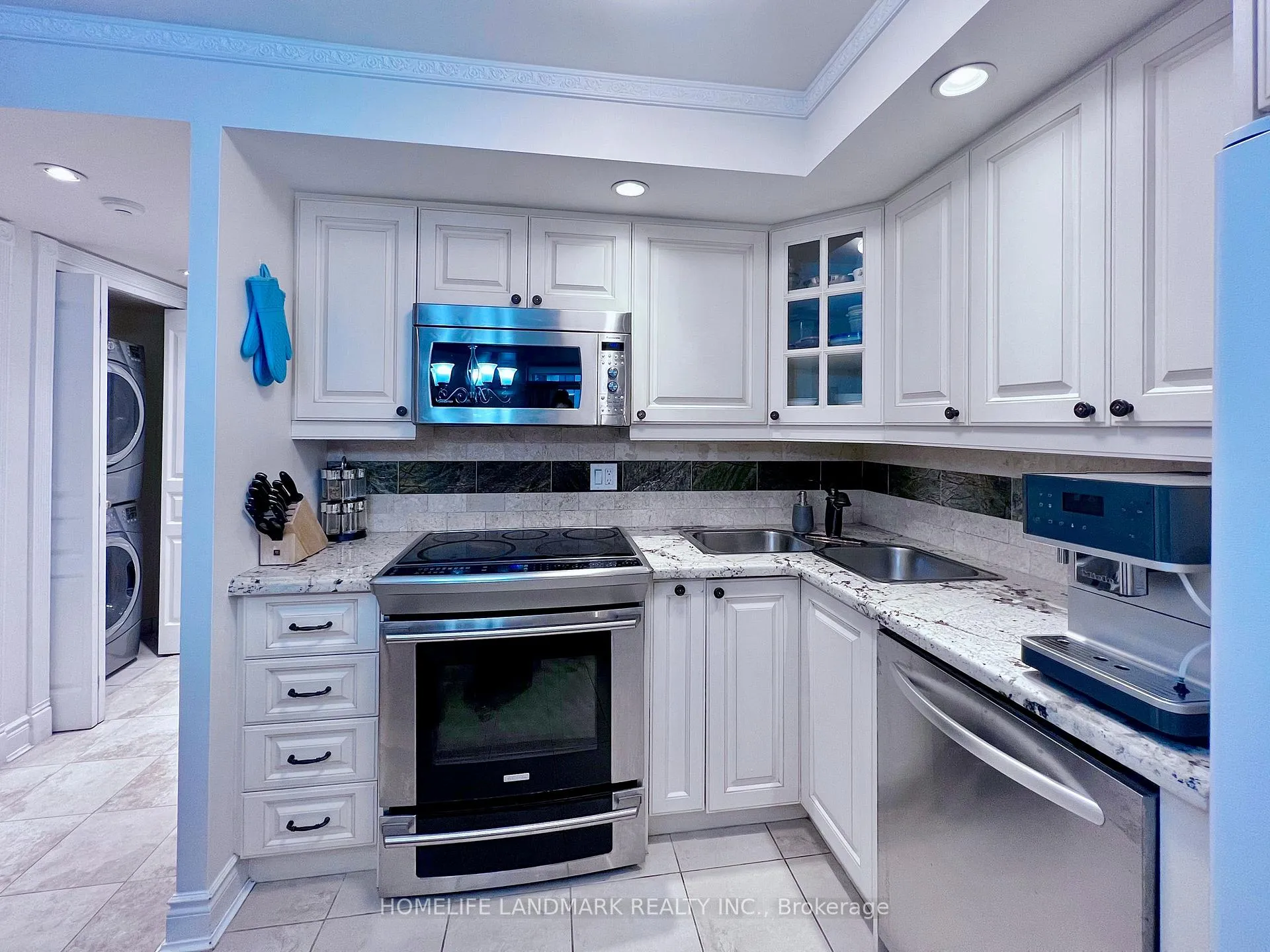 Photo 7 of Unit 809, 5 Northtown Way, North York, Willowdale East — HOMEH