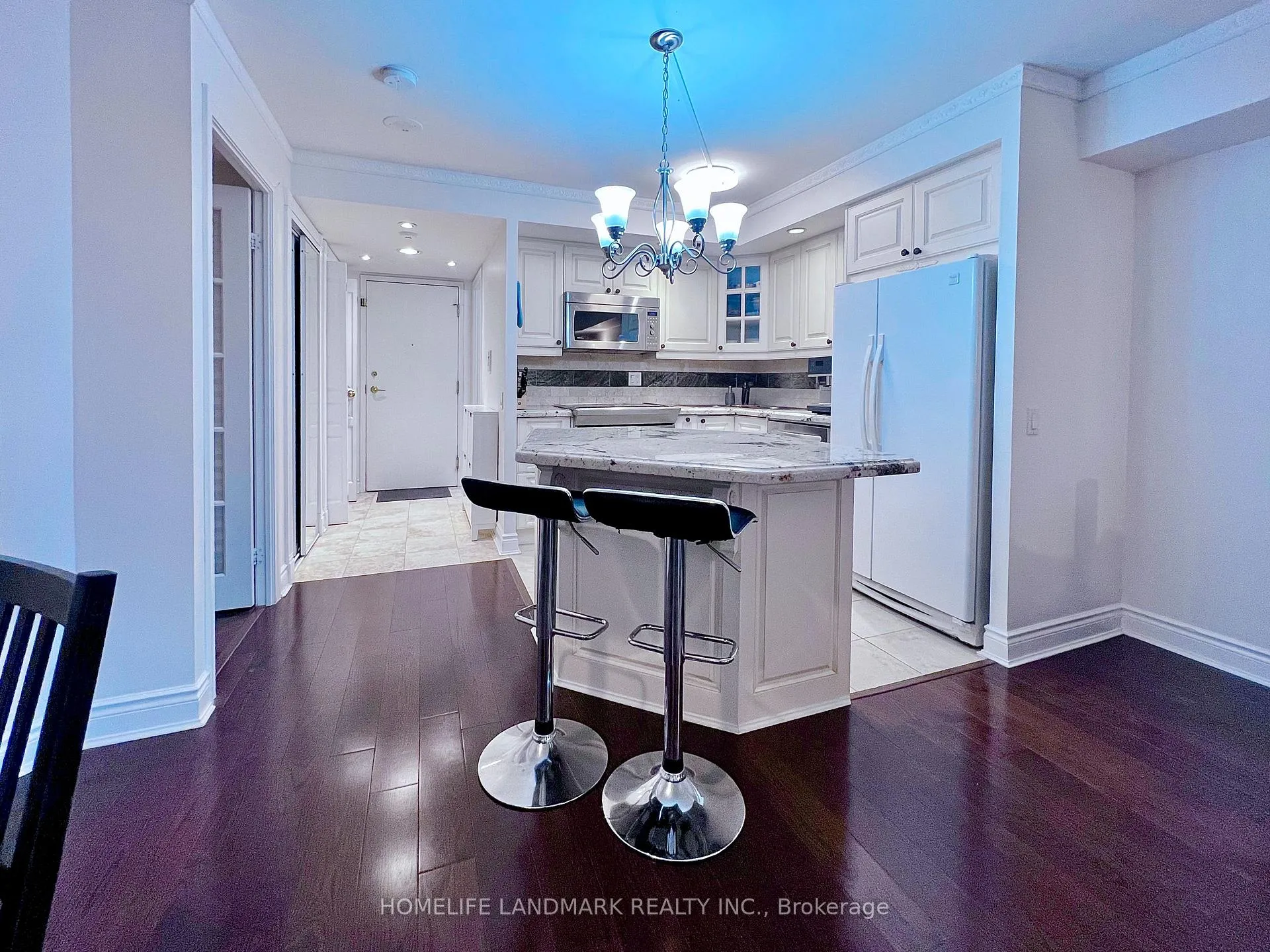 Photo 8 of Unit 809, 5 Northtown Way, North York, Willowdale East — HOMEH
