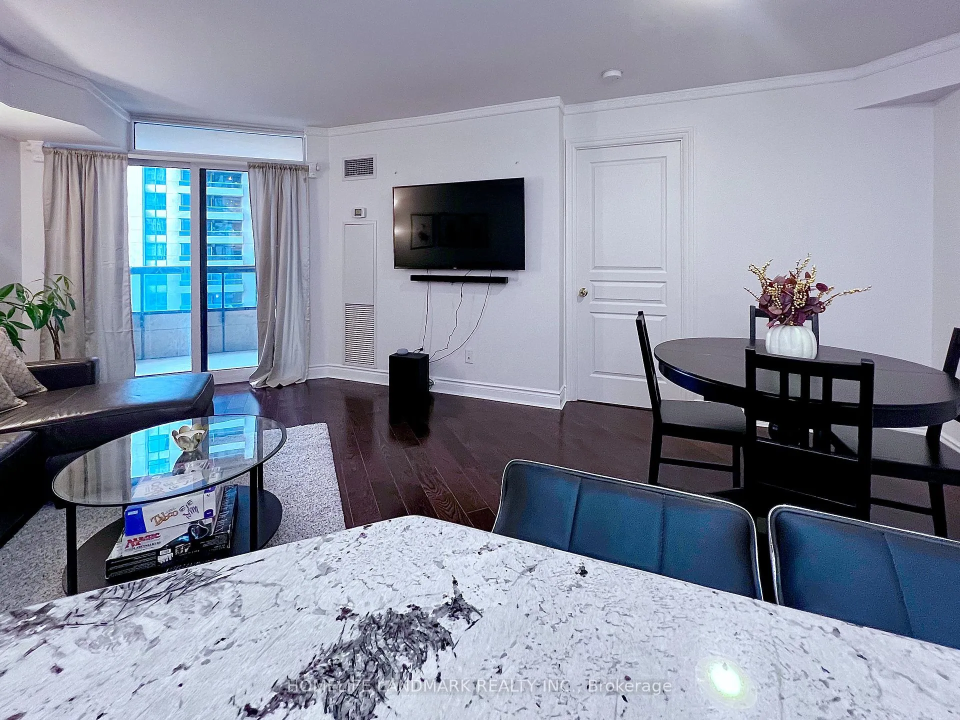 Photo 9 of Unit 809, 5 Northtown Way, North York, Willowdale East — HOMEH
