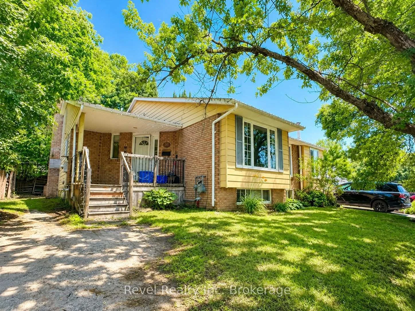 Front of 10 Canyon Court