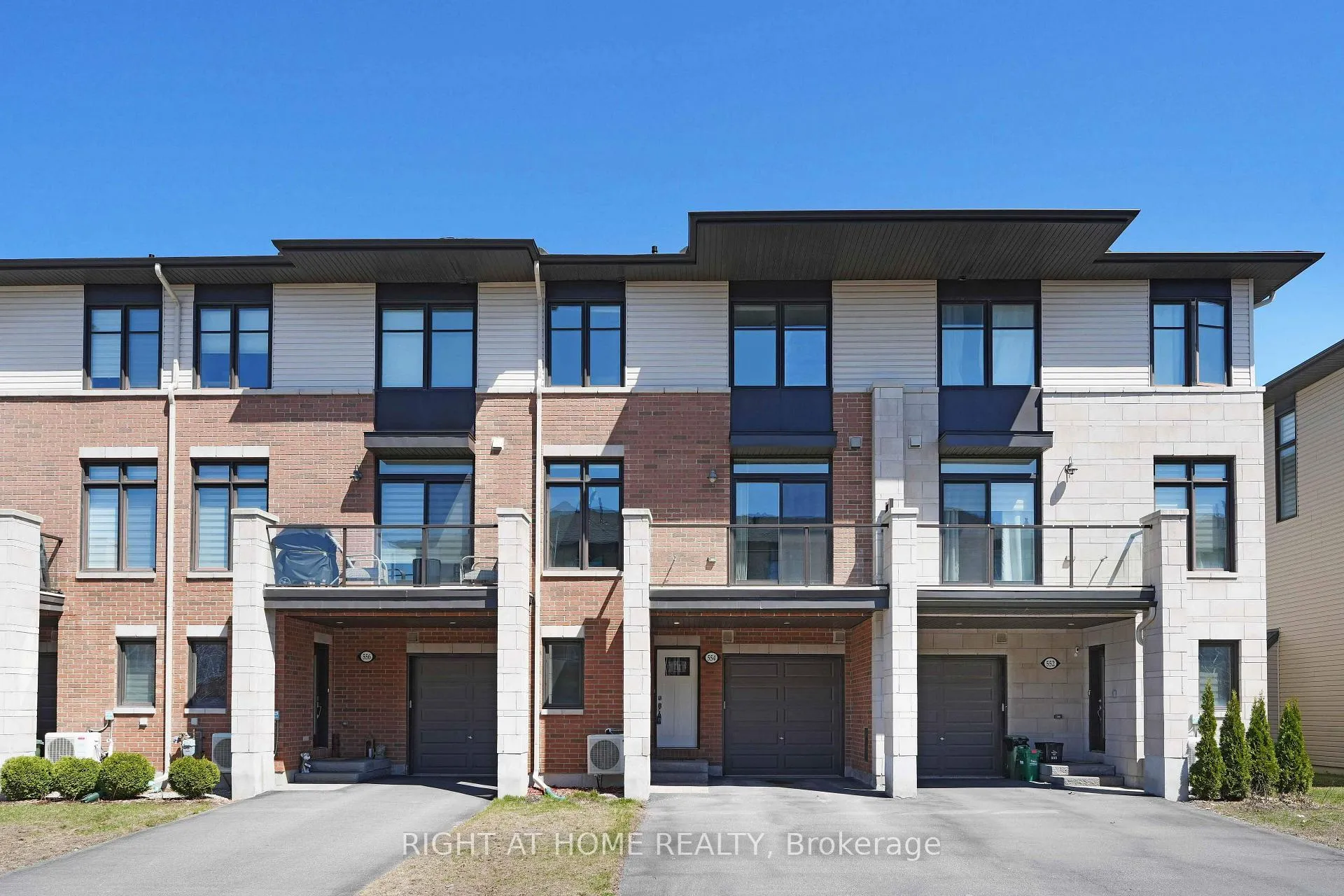 Photo 1 of 554 Labrador Crescent, Ottawa, Blossom Park/Kemp Park/Findlay Creek — HOMEH