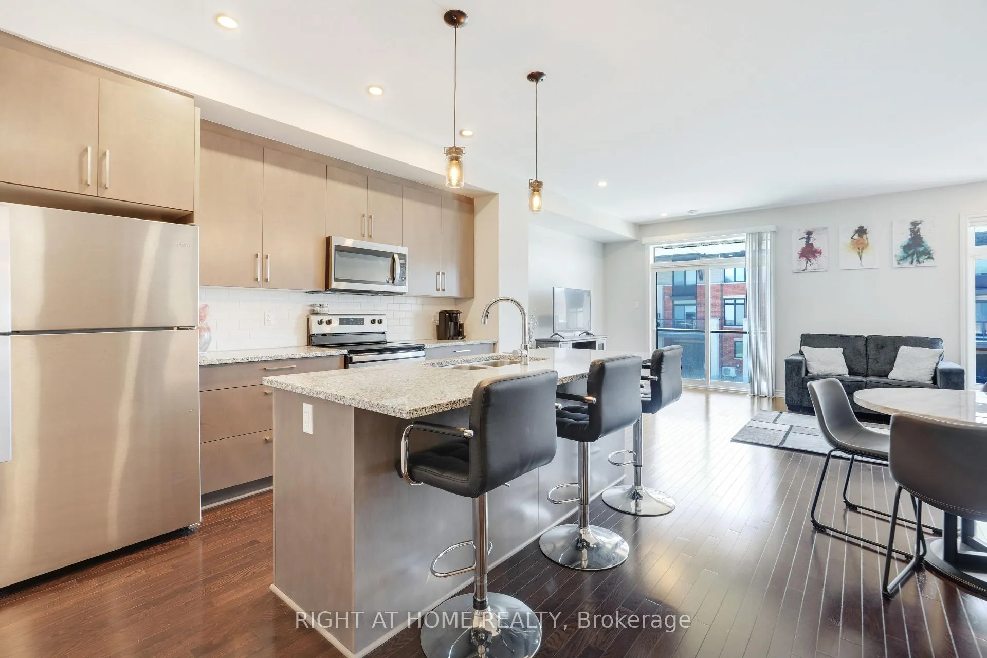 Photo 6 of 554 Labrador Crescent, Ottawa, Blossom Park/Kemp Park/Findlay Creek — HOMEH