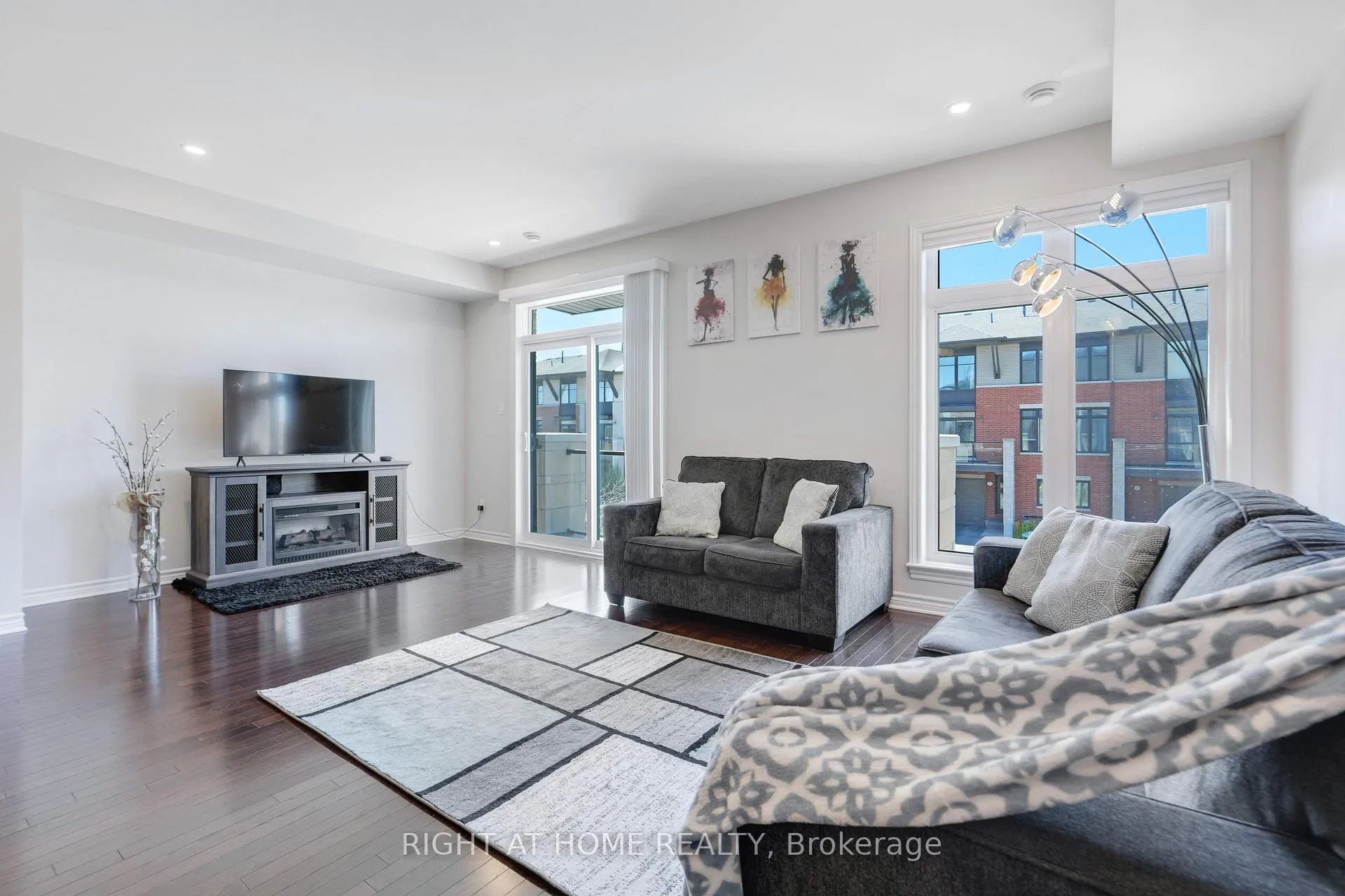 Photo 8 of 554 Labrador Crescent, Ottawa, Blossom Park/Kemp Park/Findlay Creek — HOMEH