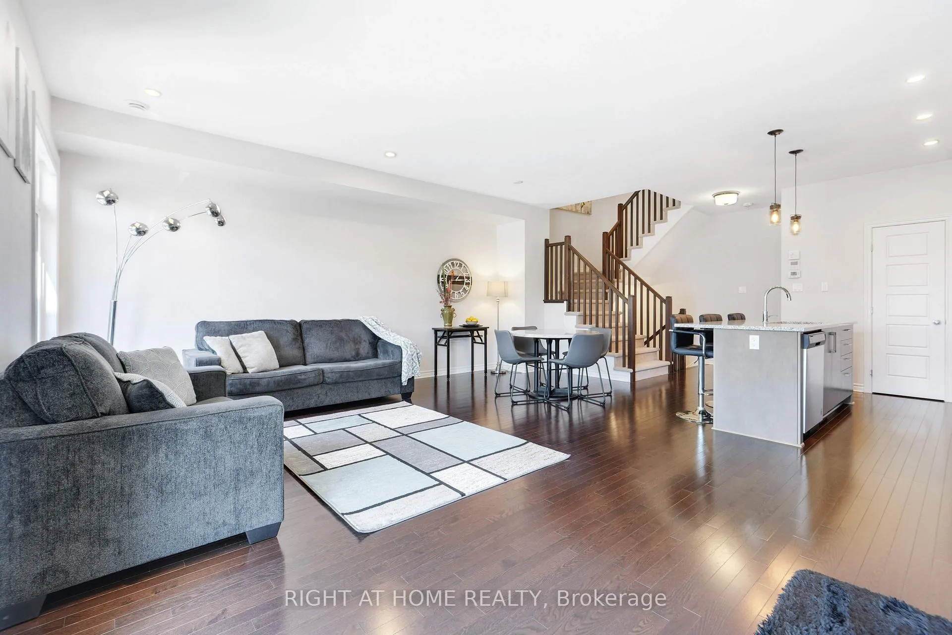 Photo 10 of 554 Labrador Crescent, Ottawa, Blossom Park/Kemp Park/Findlay Creek — HOMEH