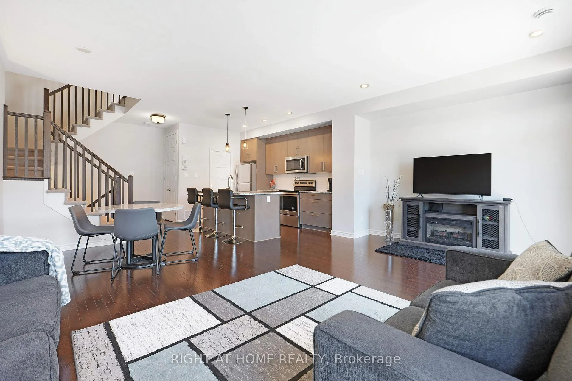 Photo 11 of 554 Labrador Crescent, Ottawa, Blossom Park/Kemp Park/Findlay Creek — HOMEH