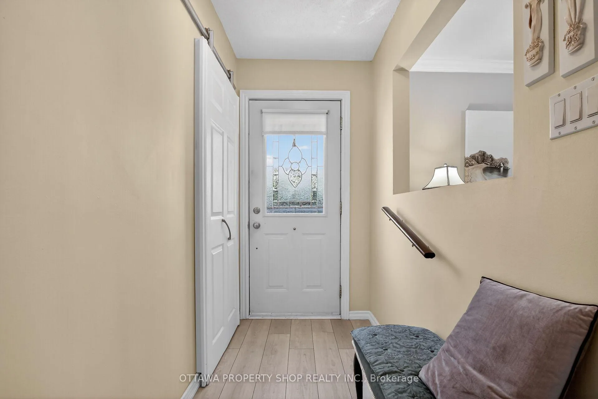 Photo 4 of 49 Country Lane, Ottawa, Kanata - Glencairn/Hazeldean — HOMEH