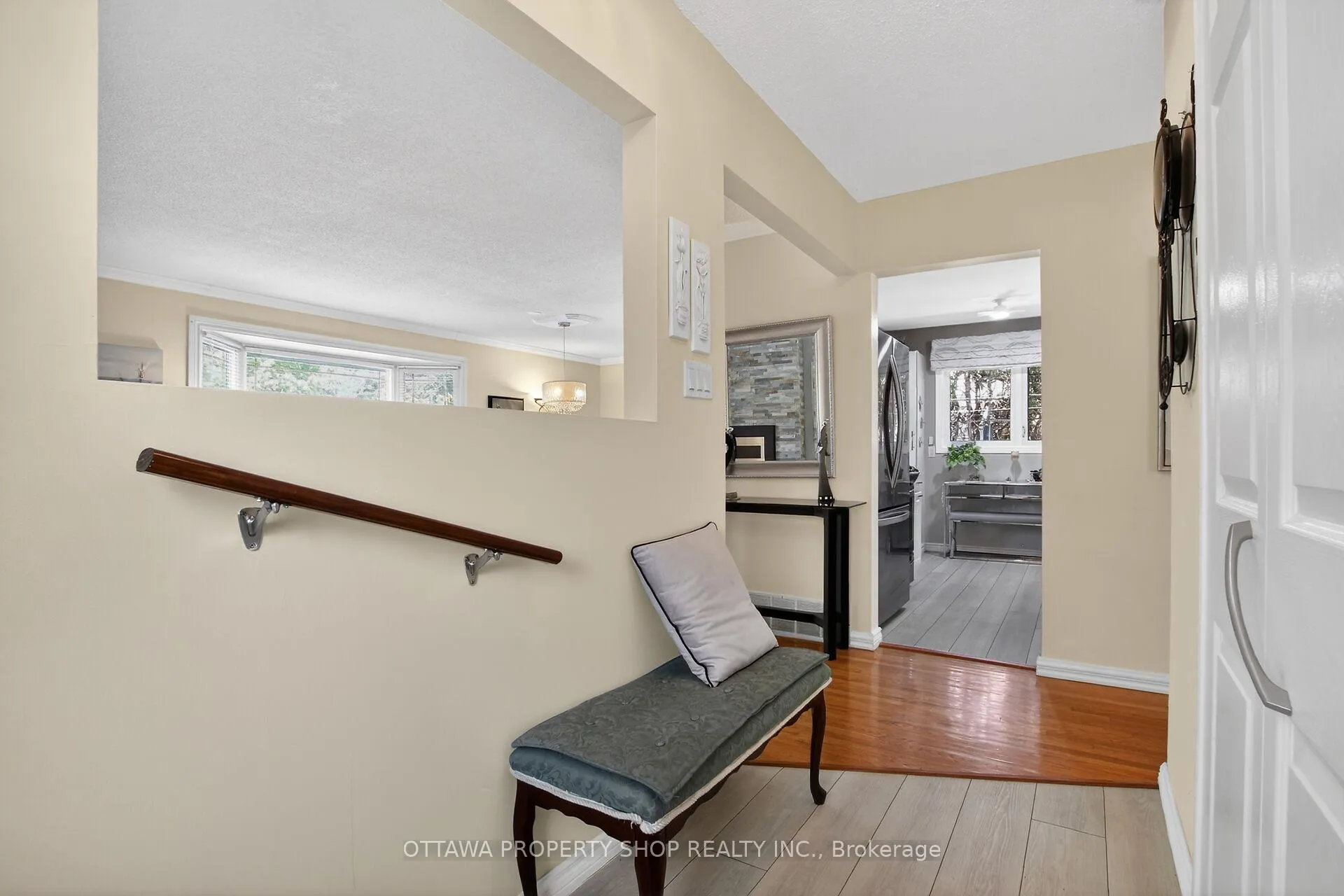 Photo 5 of 49 Country Lane, Ottawa, Kanata - Glencairn/Hazeldean — HOMEH