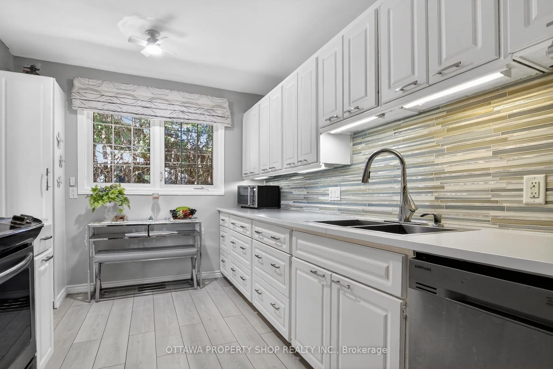 Photo 10 of 49 Country Lane, Ottawa, Kanata - Glencairn/Hazeldean — HOMEH