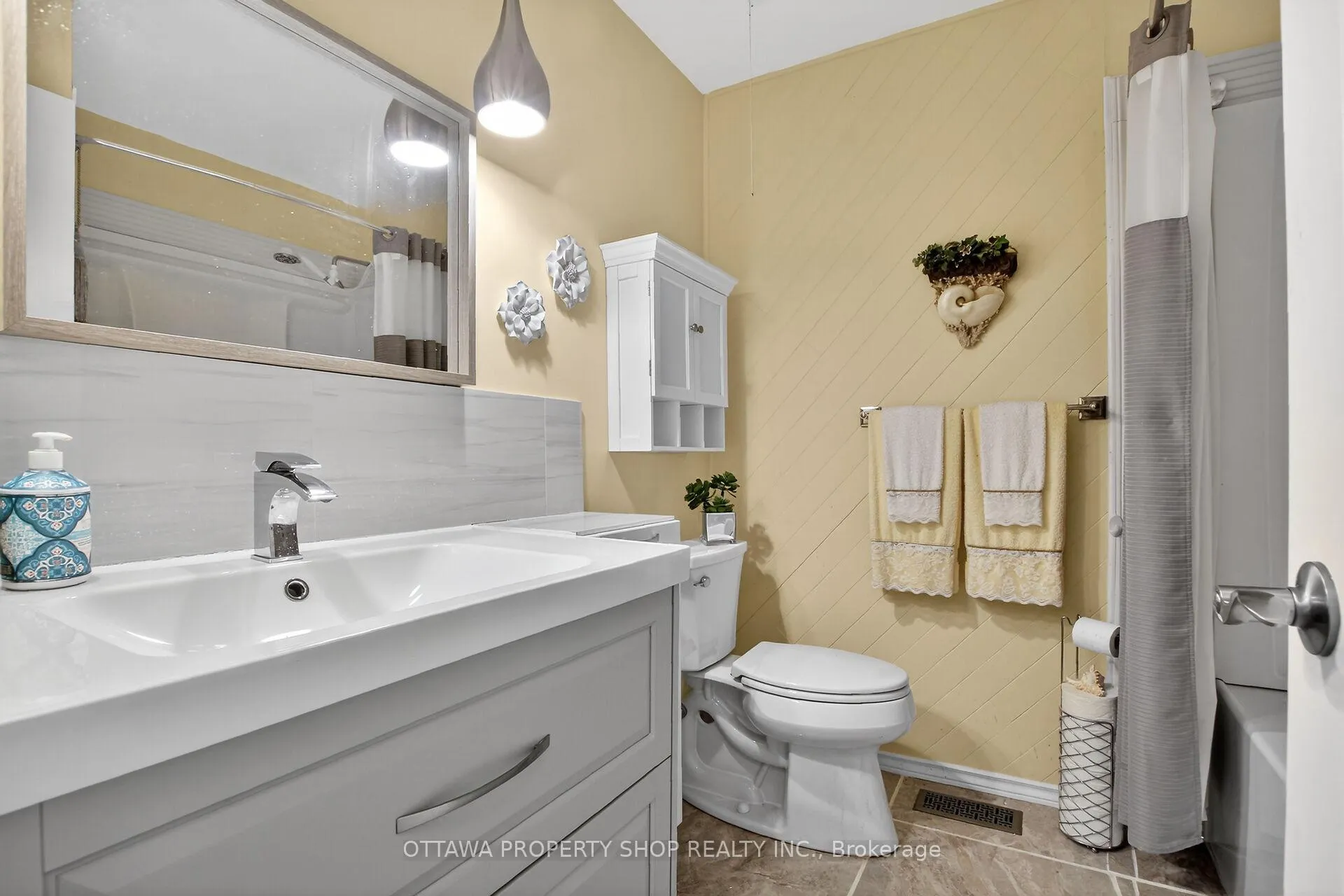 Photo 21 of 49 Country Lane, Ottawa, Kanata - Glencairn/Hazeldean — HOMEH