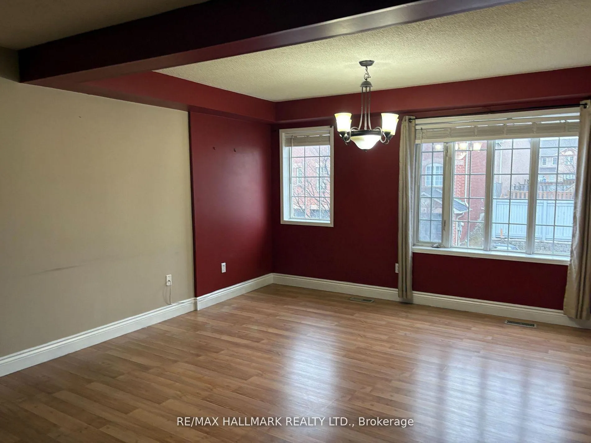 Photo 3 of 138 Spadina Road, Brampton, Brampton West — HOMEH