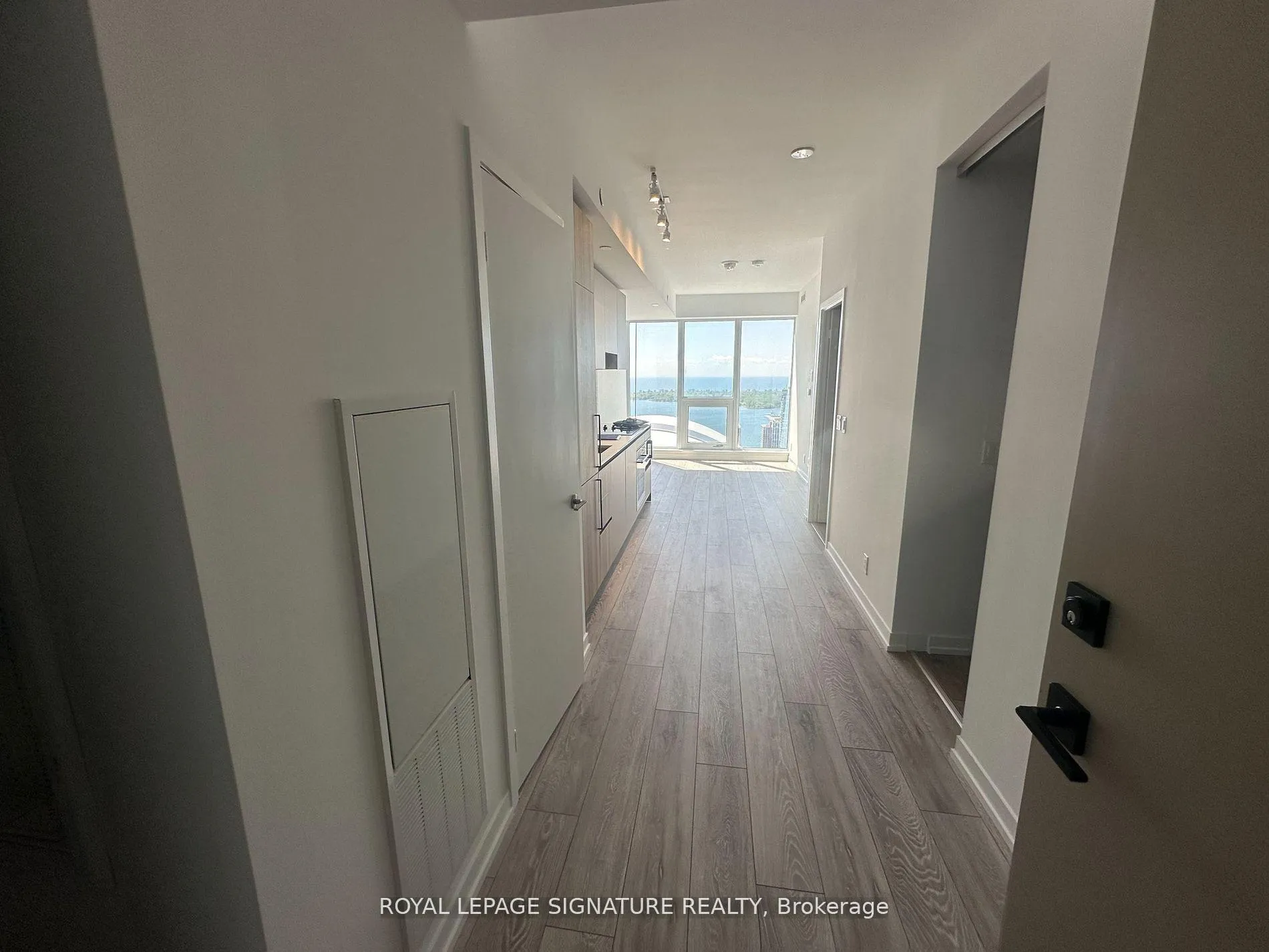 Photo 3 of Unit 4615, 55 Mercer Street, Toronto, Waterfront Communities — HOMEH