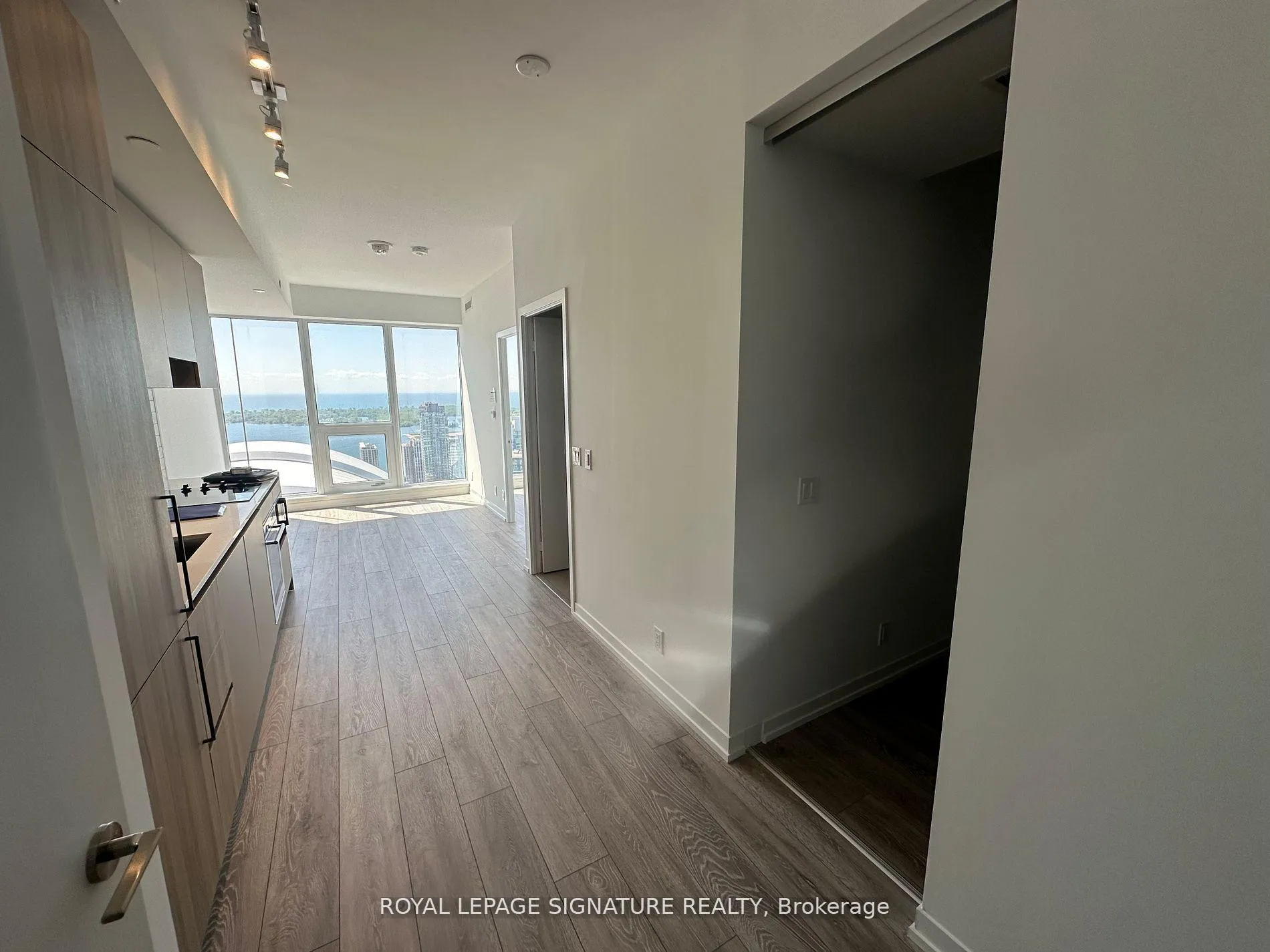 Photo 4 of Unit 4615, 55 Mercer Street, Toronto, Waterfront Communities — HOMEH