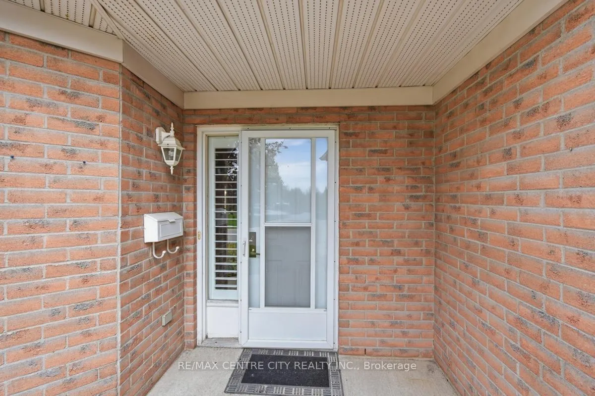 Photo 2 of 22 Ilderbrook Circle, Middlesex Centre, Ilderton — HOMEH