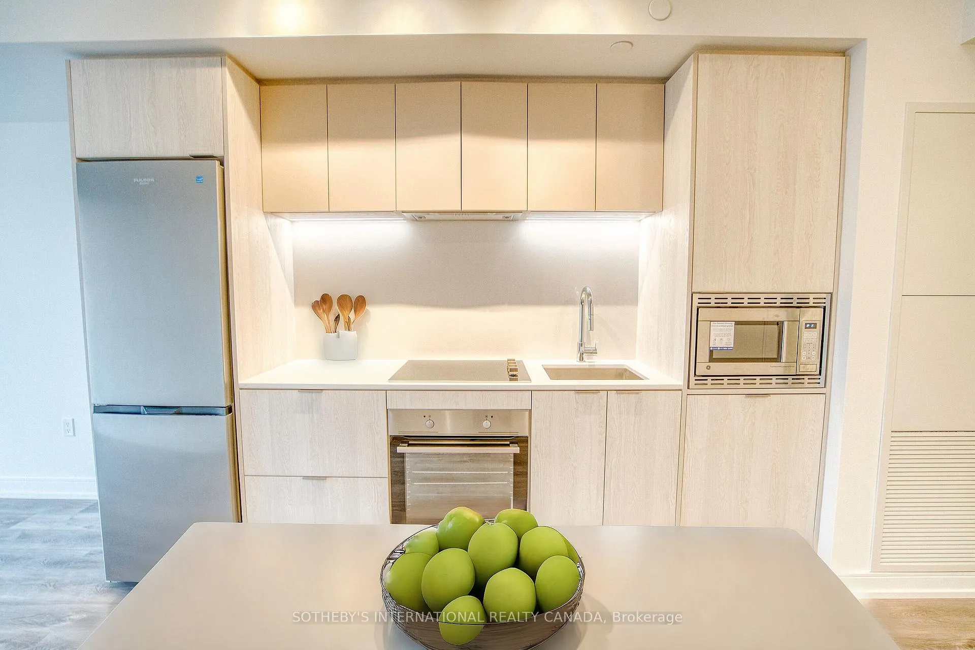 Photo 8 of Unit 805, 1 Jarvis Street, Hamilton, Beasley — HOMEH