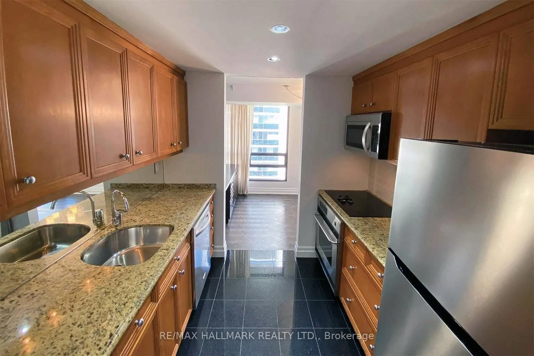 Photo 5 of Unit Ph10, 447 Walmer Road, Toronto, Forest Hill South — HOMEH