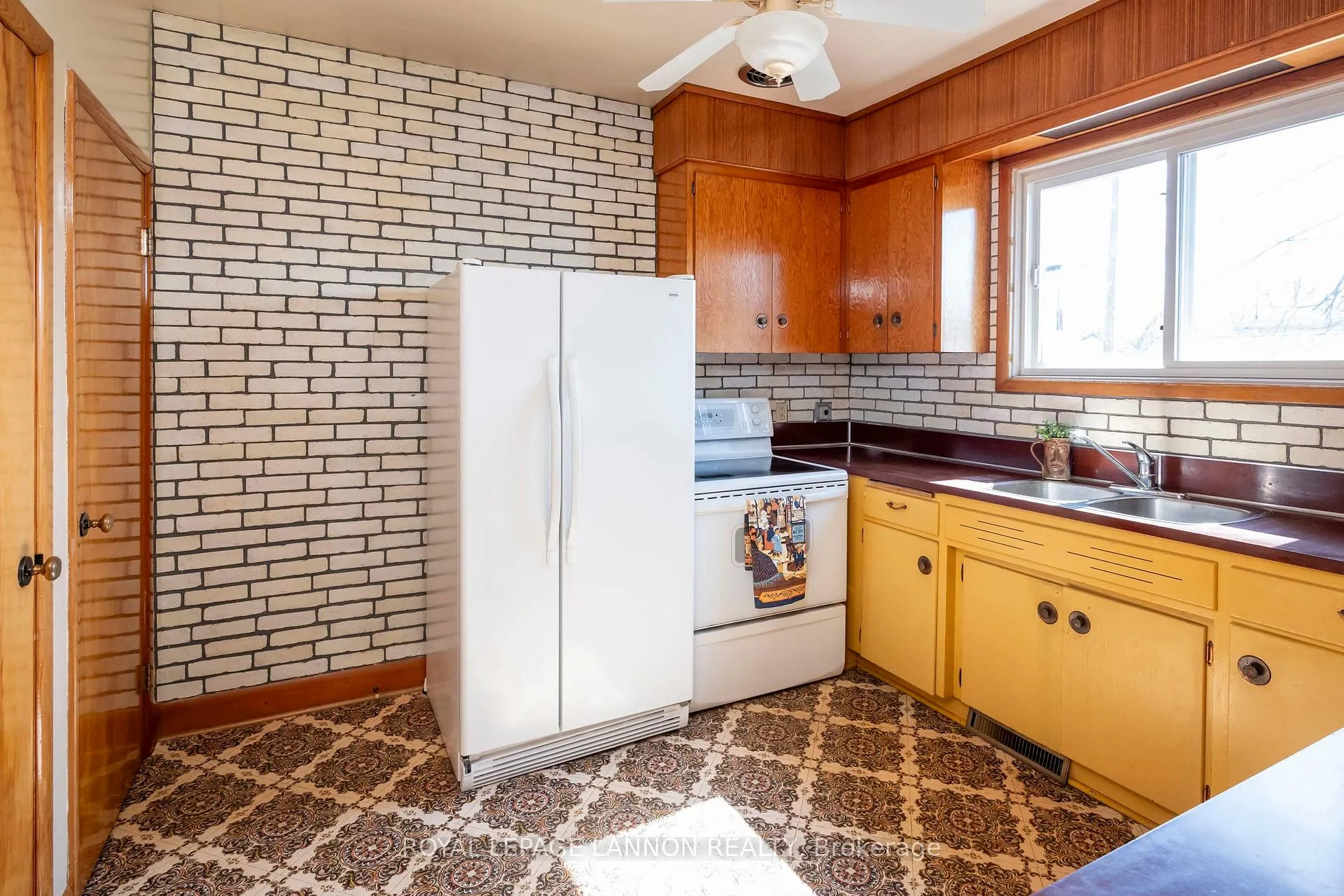 Photo 16 of 231 Alder Avenue, Thunder Bay, Forest Park — HOMEH