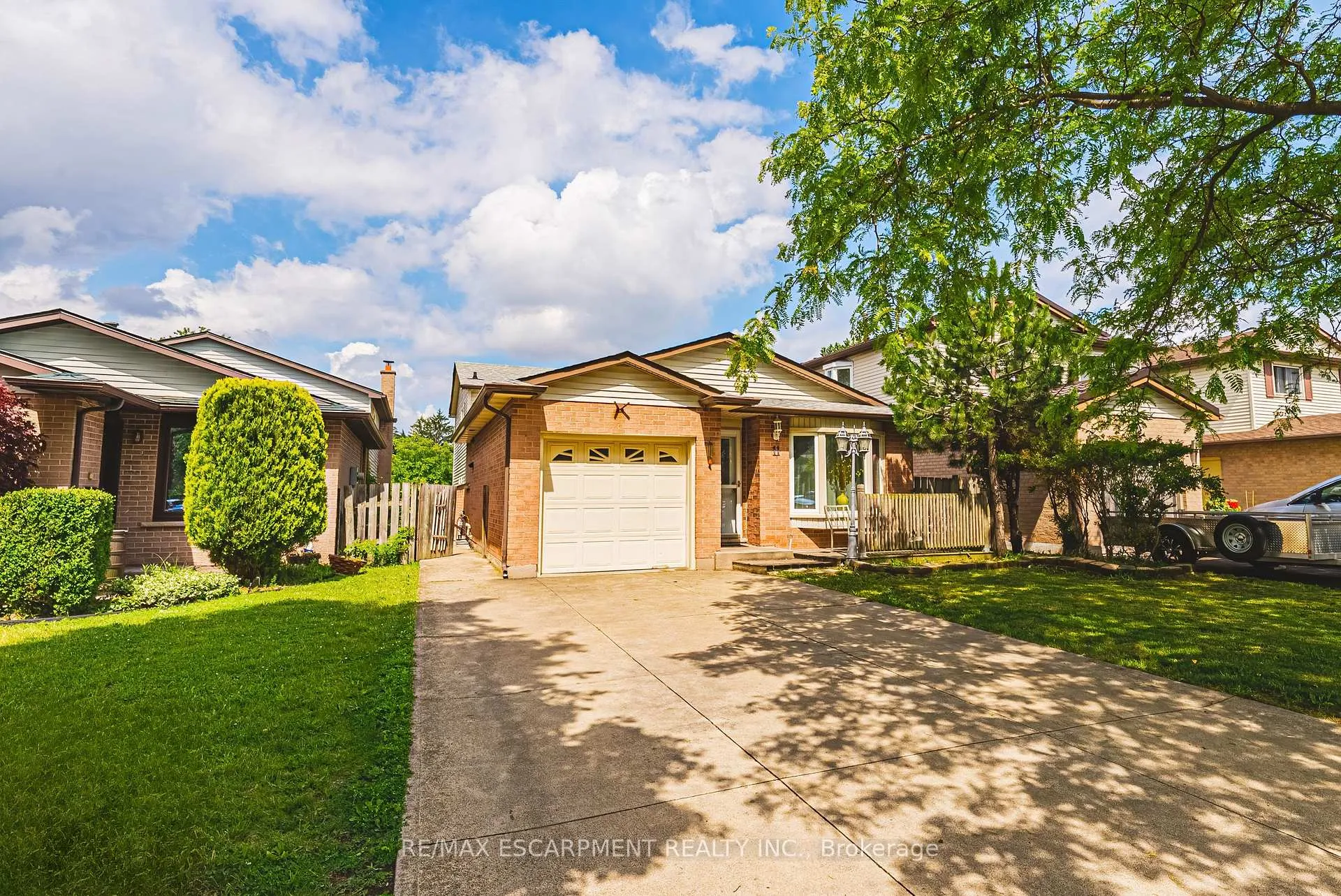 Photo 1 of 11 Drakes Drive, Hamilton, Lakeshore — HOMEH