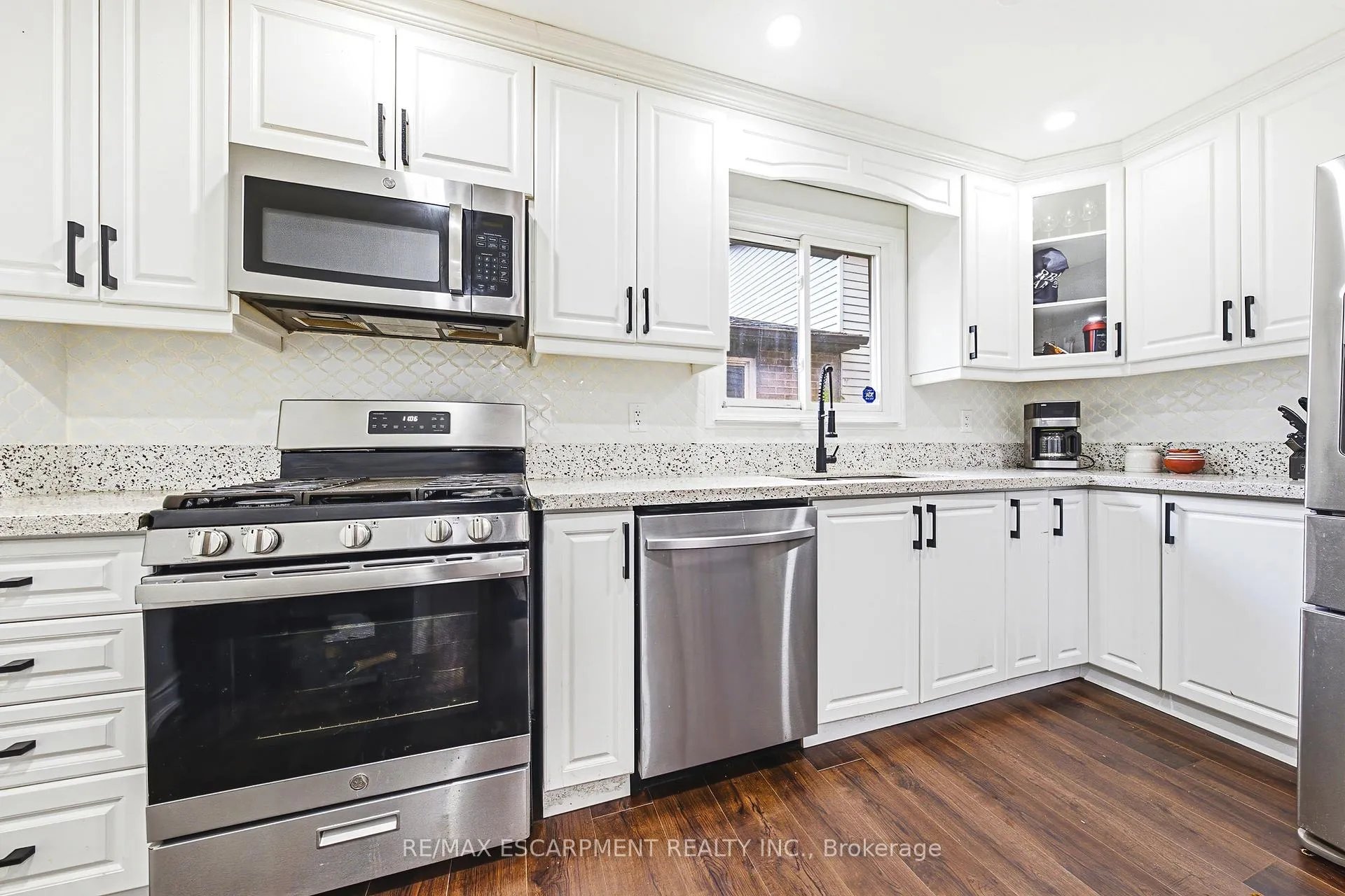 Photo 10 of 11 Drakes Drive, Hamilton, Lakeshore — HOMEH