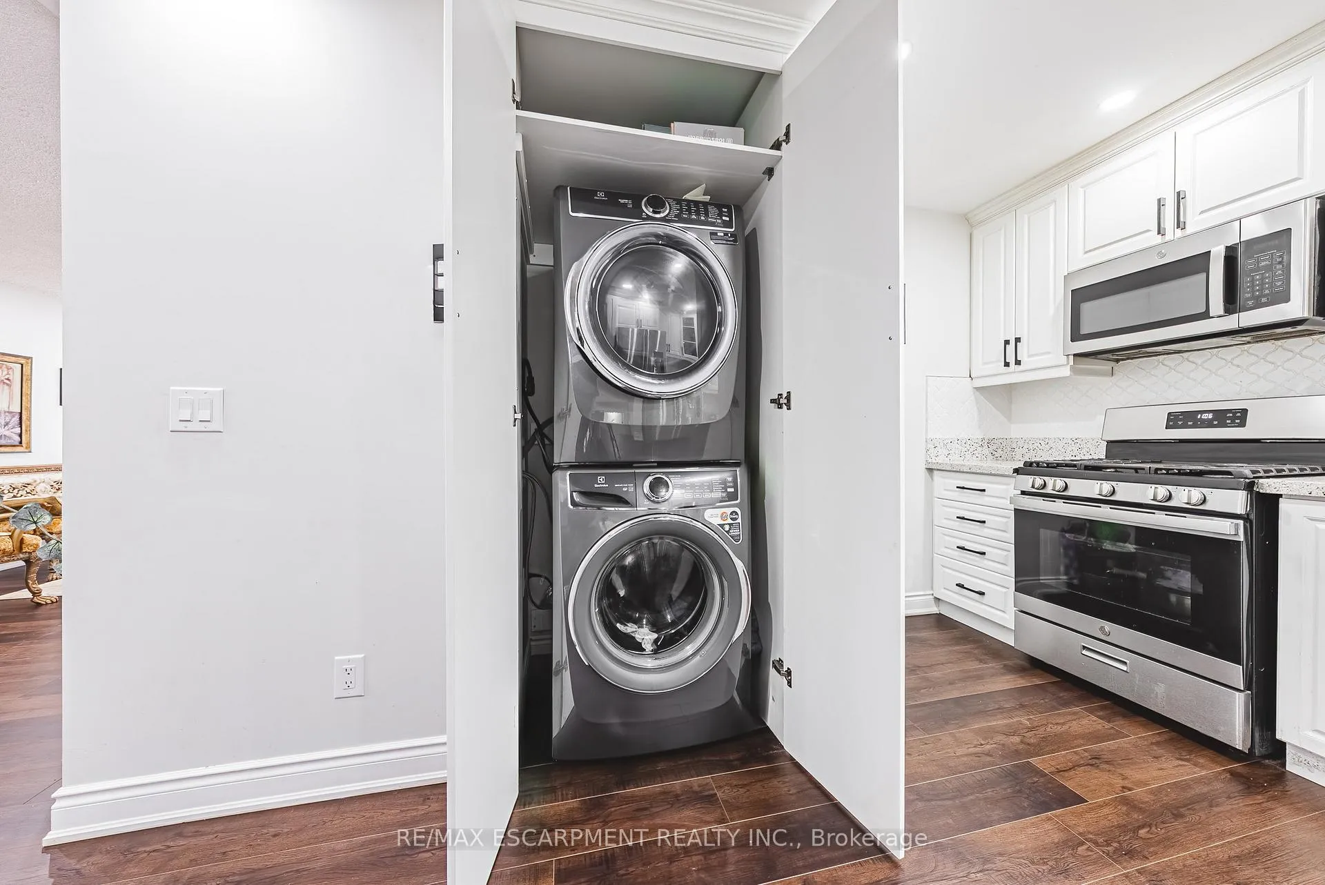 Photo 11 of 11 Drakes Drive, Hamilton, Lakeshore — HOMEH