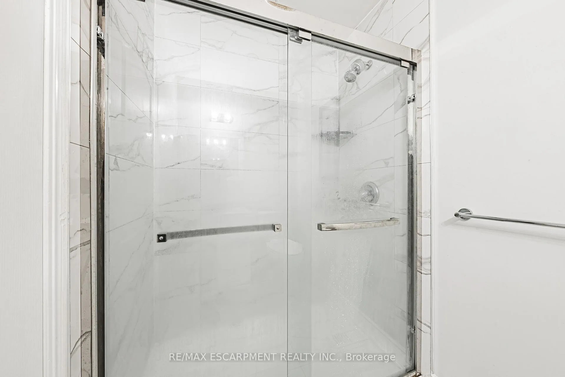 Photo 17 of 11 Drakes Drive, Hamilton, Lakeshore — HOMEH