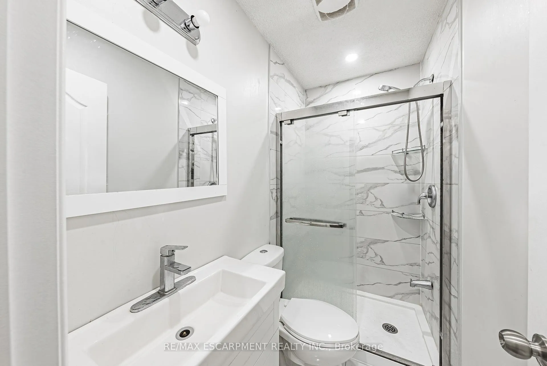 Photo 20 of 11 Drakes Drive, Hamilton, Lakeshore — HOMEH