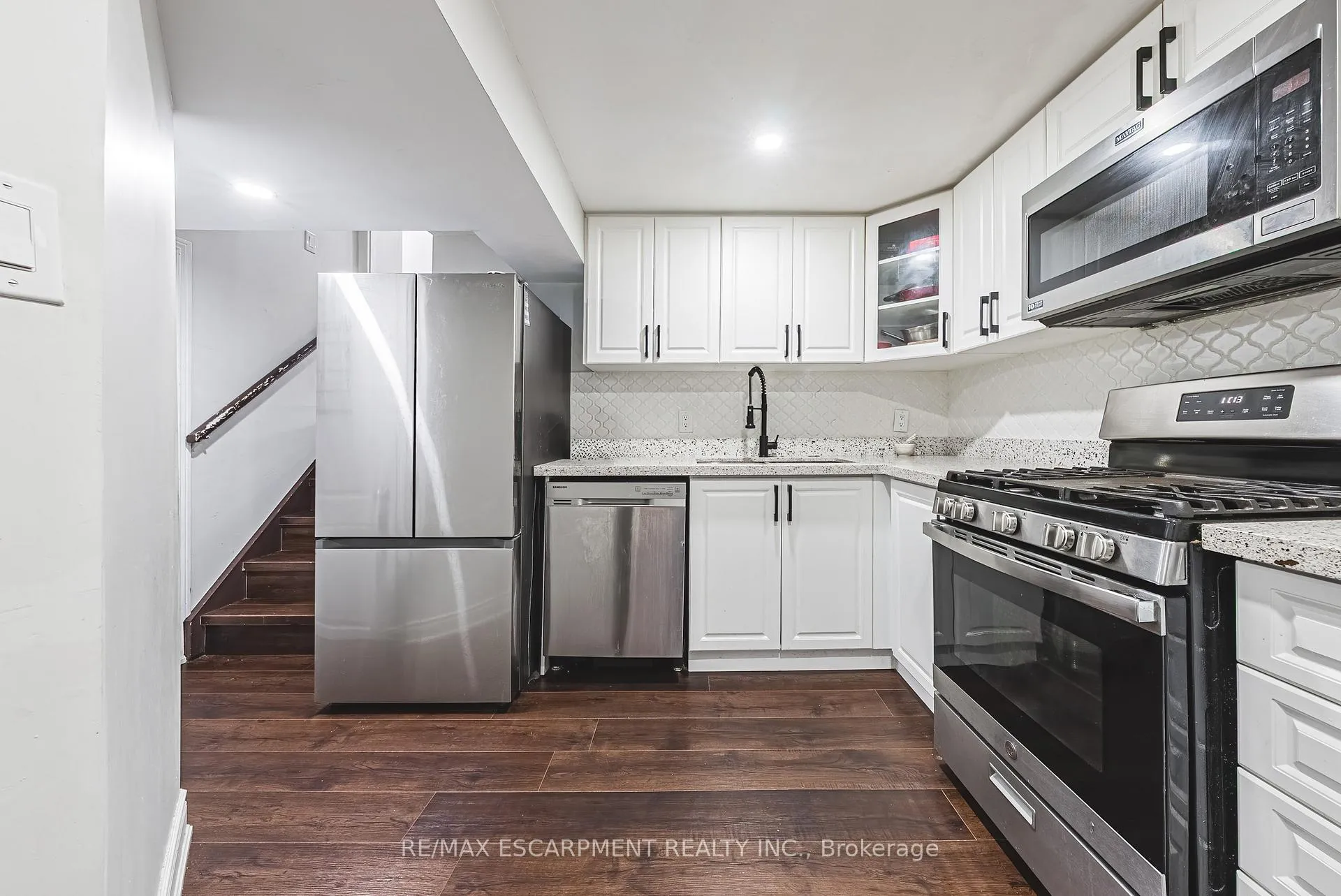 Photo 21 of 11 Drakes Drive, Hamilton, Lakeshore — HOMEH