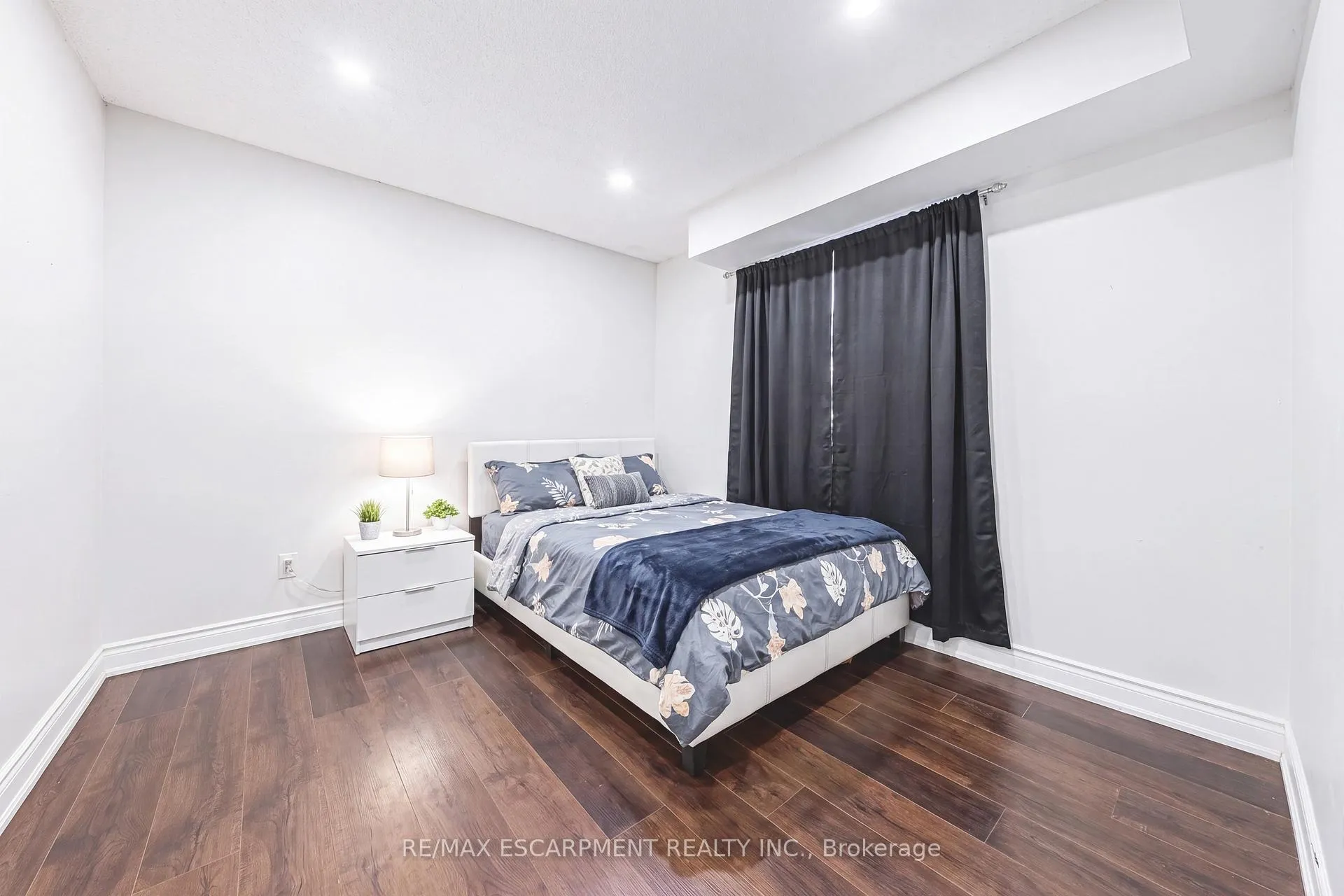 Photo 24 of 11 Drakes Drive, Hamilton, Lakeshore — HOMEH