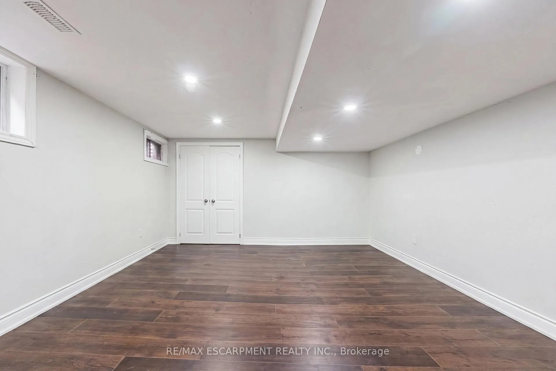 Photo 26 of 11 Drakes Drive, Hamilton, Lakeshore — HOMEH
