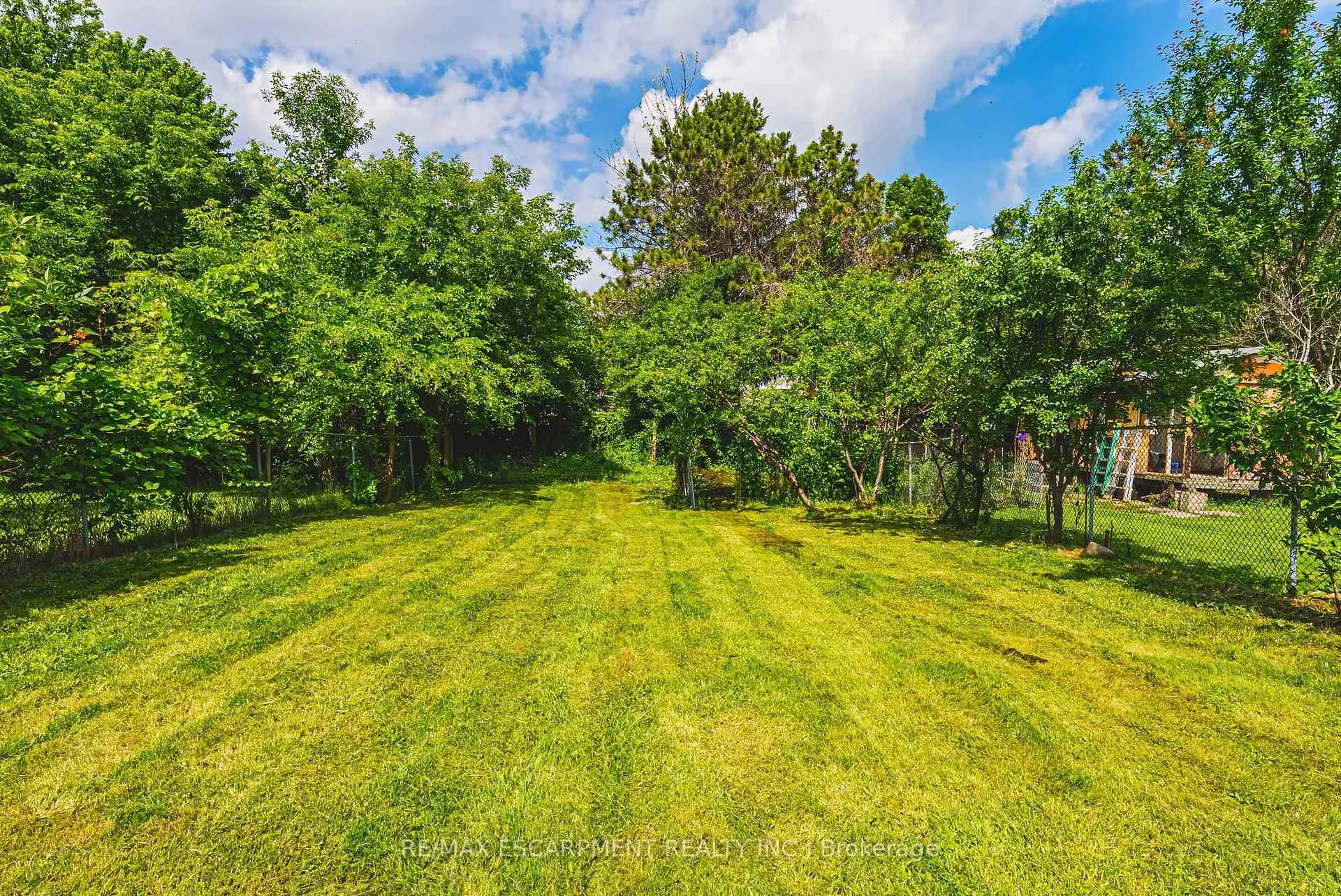 Photo 30 of 11 Drakes Drive, Hamilton, Lakeshore — HOMEH