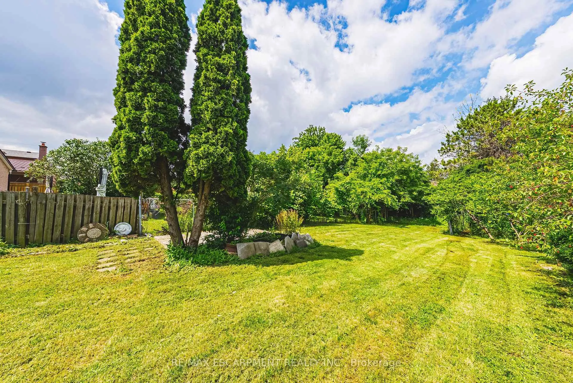 Photo 31 of 11 Drakes Drive, Hamilton, Lakeshore — HOMEH