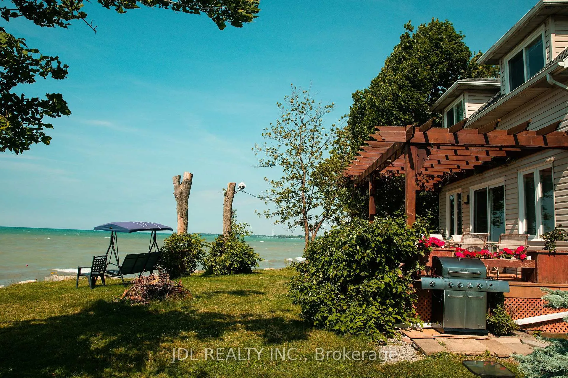 Photo of 3188 Lakeshore Road
