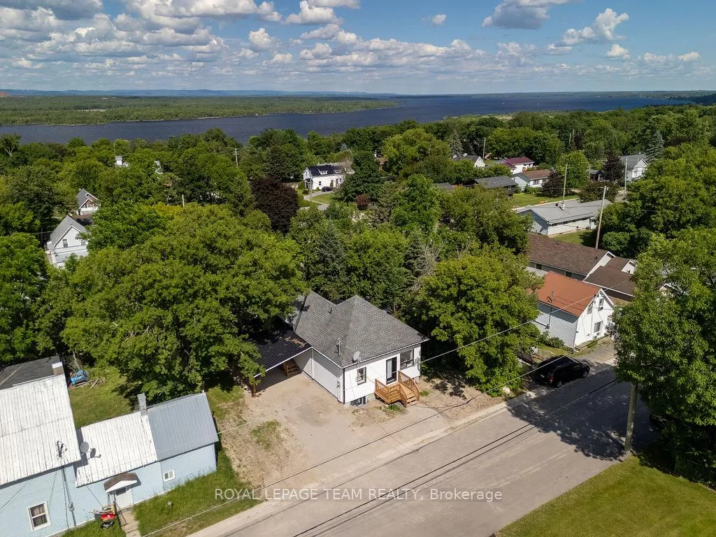 Photo 2 of 29 Gillies Street, McNab/Braeside, Mcnab/Braeside Twps — HOMEH